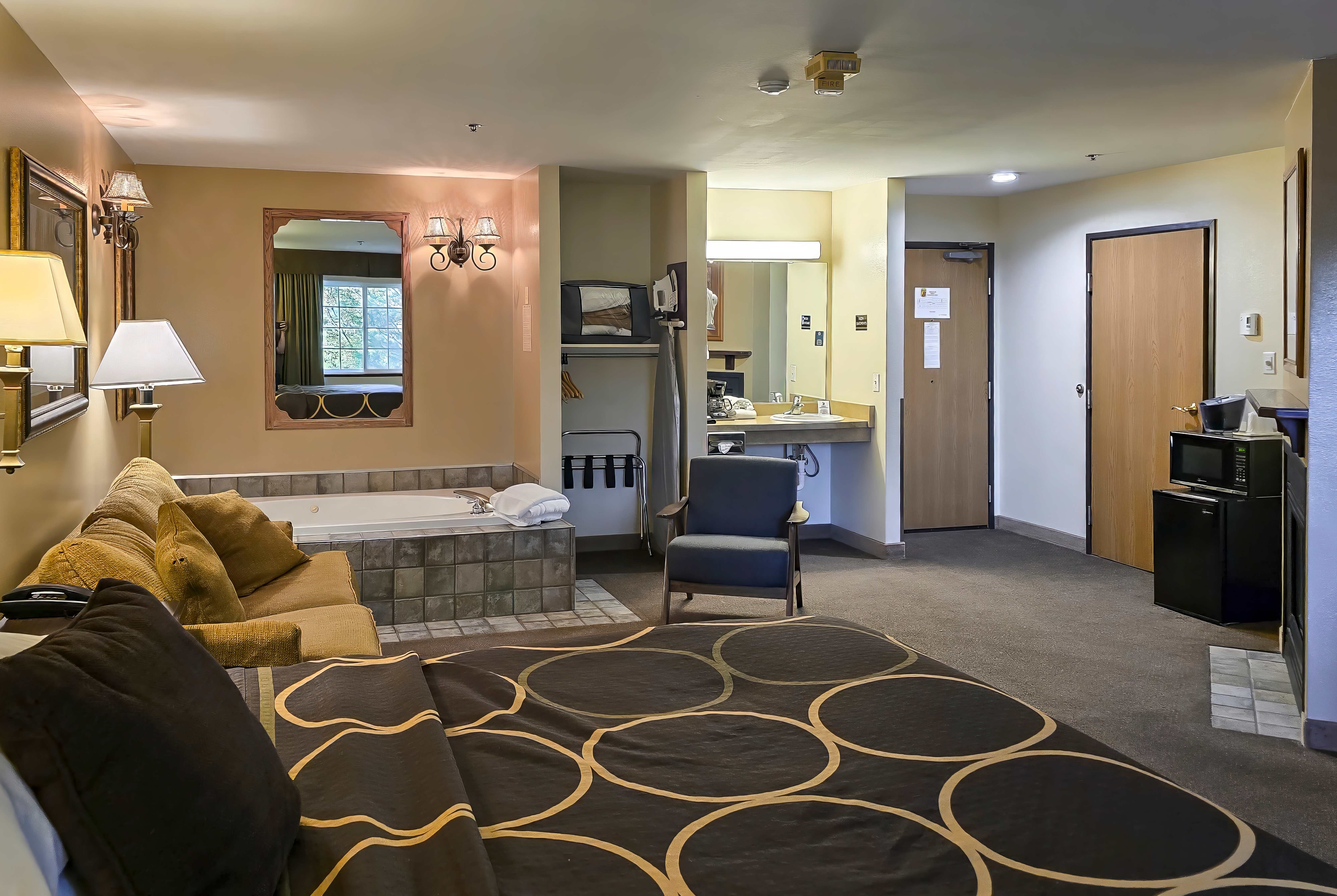 Guest room at the Super 8 by Wyndham Grangeville in Grangeville, Idaho