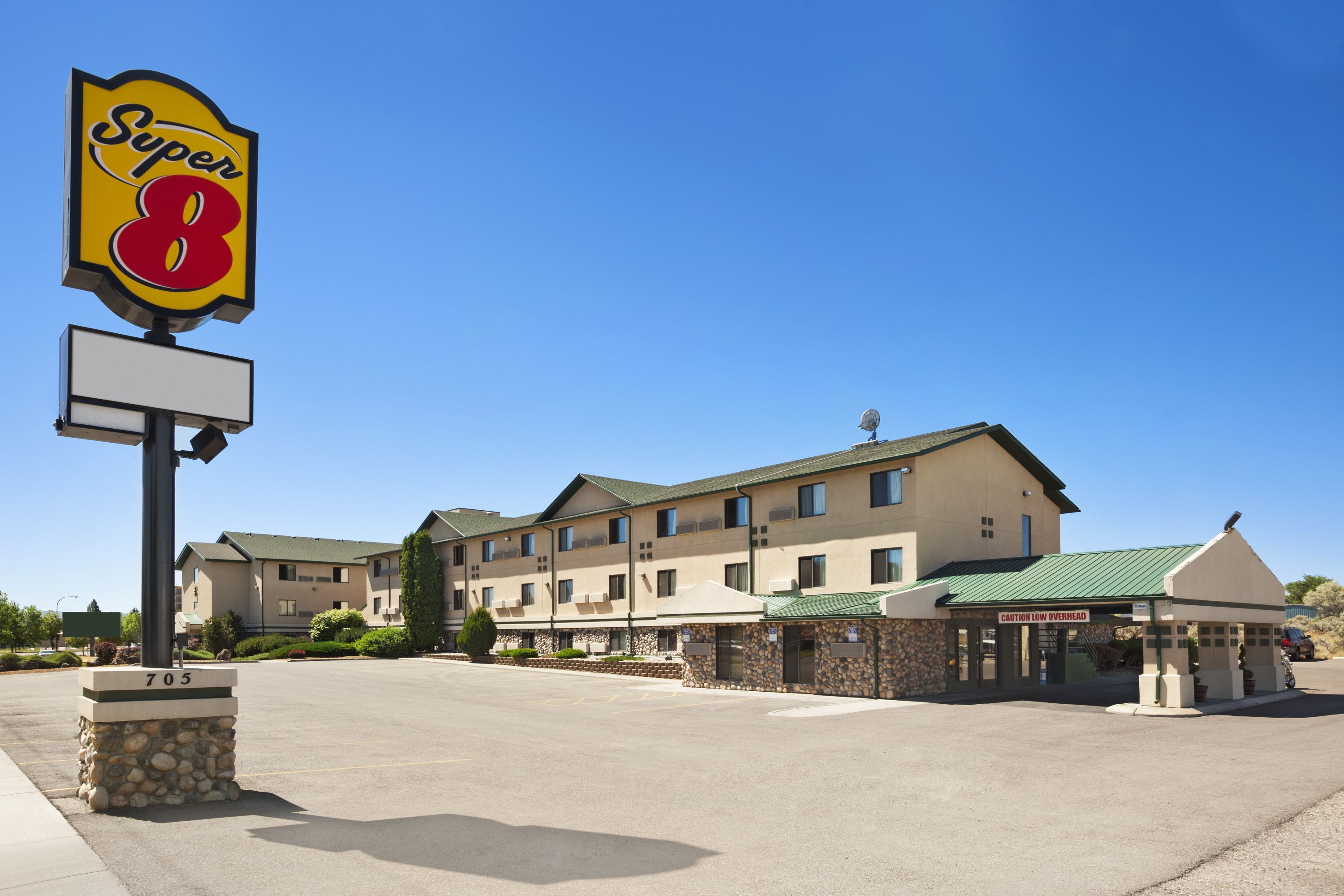 Exterior of Super 8 by Wyndham Idaho Falls hotel in Idaho Falls, Idaho