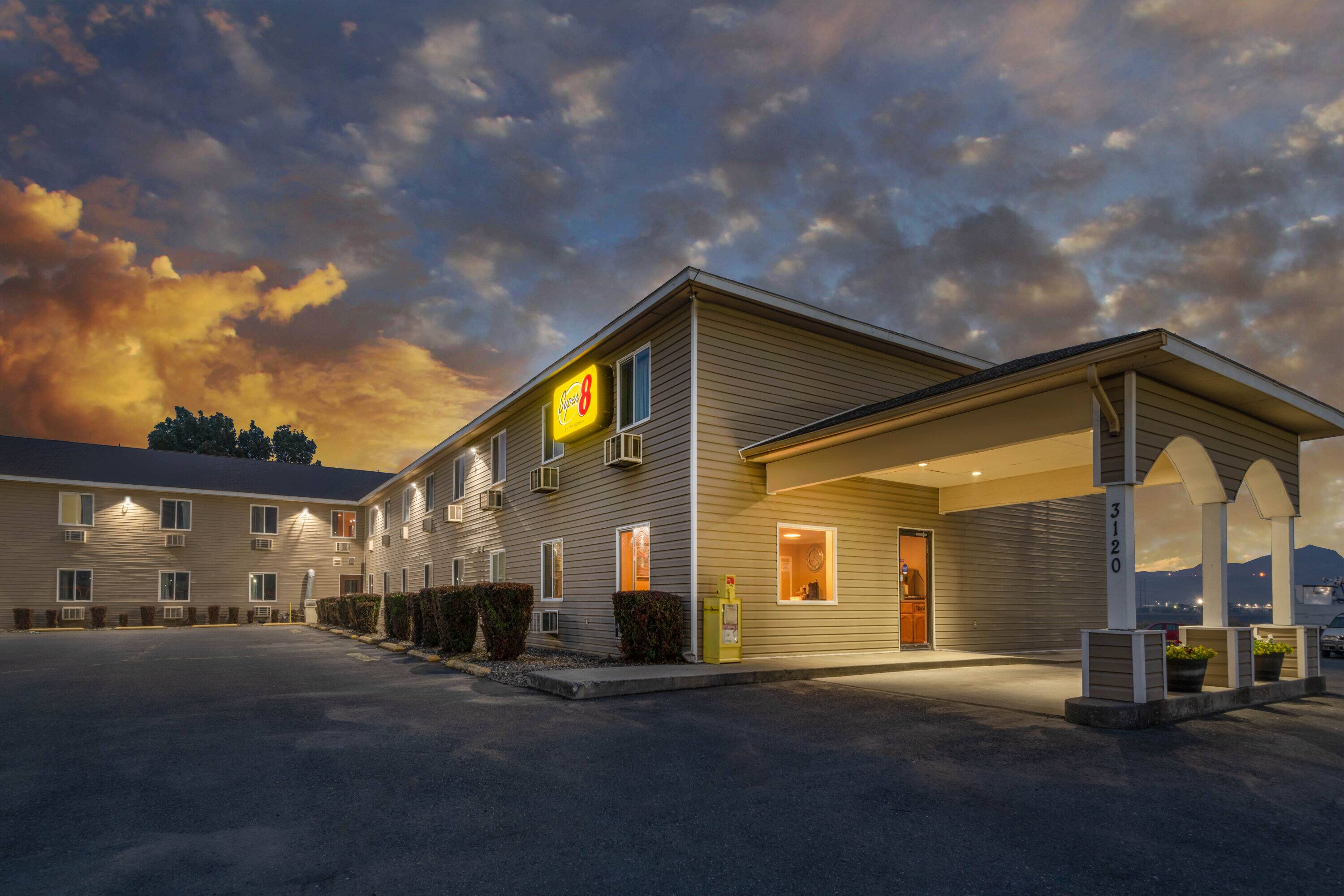 Super 8 by Wyndham Lewiston Lewiston, ID Hotels