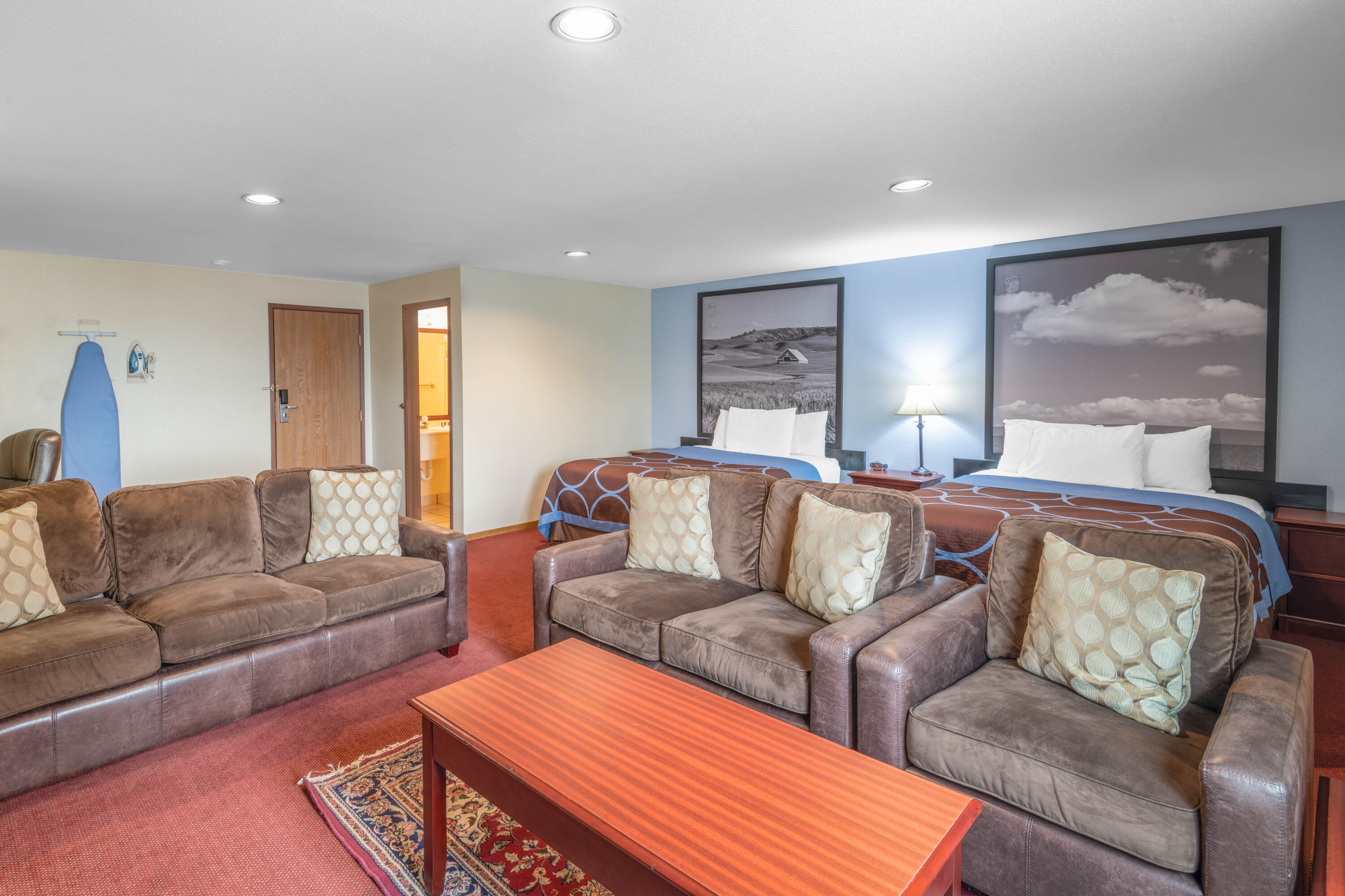 Super 8 by Wyndham Lewiston suite in Lewiston, Idaho