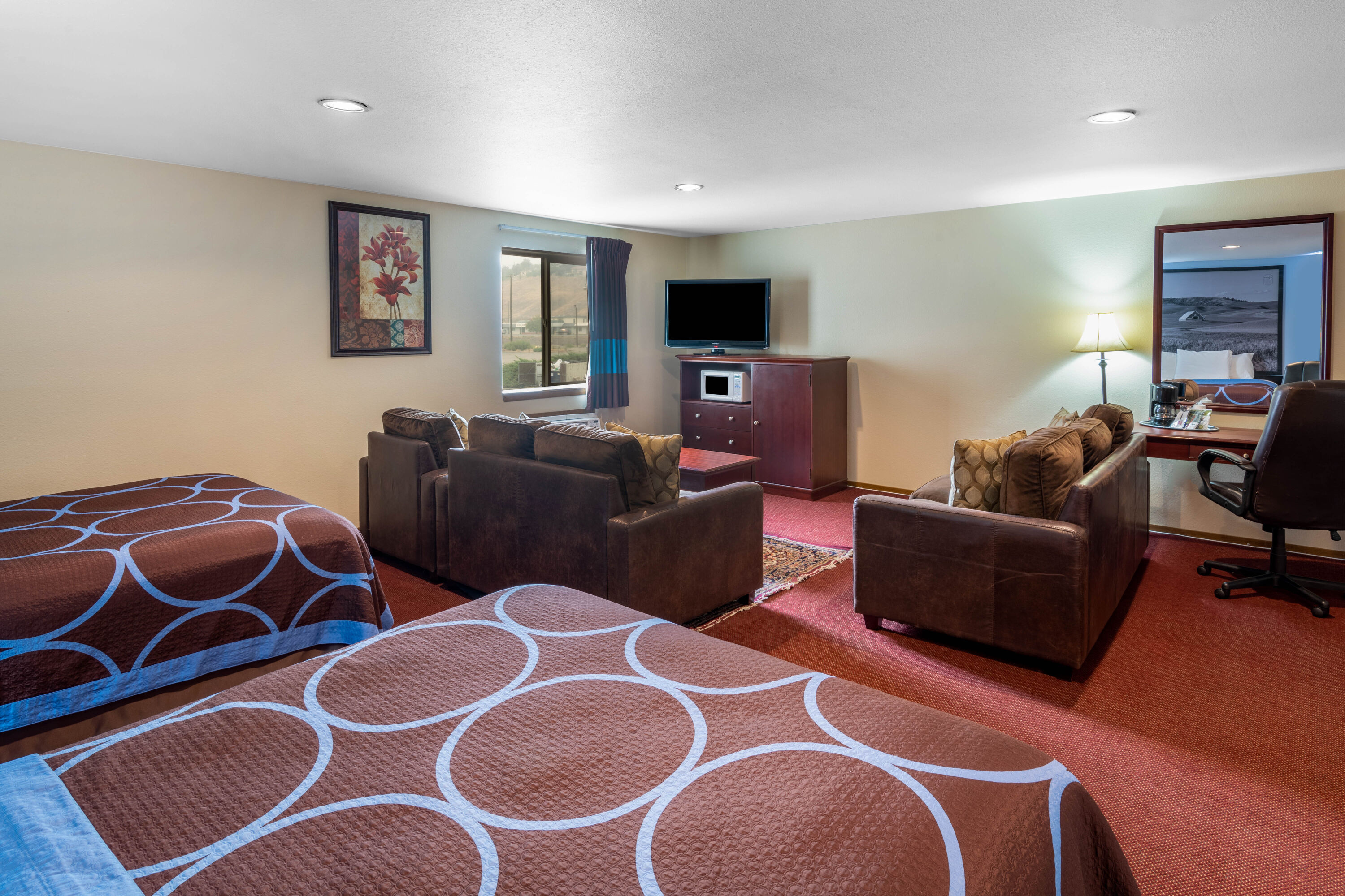 Super 8 by Wyndham Lewiston suite in Lewiston, Idaho