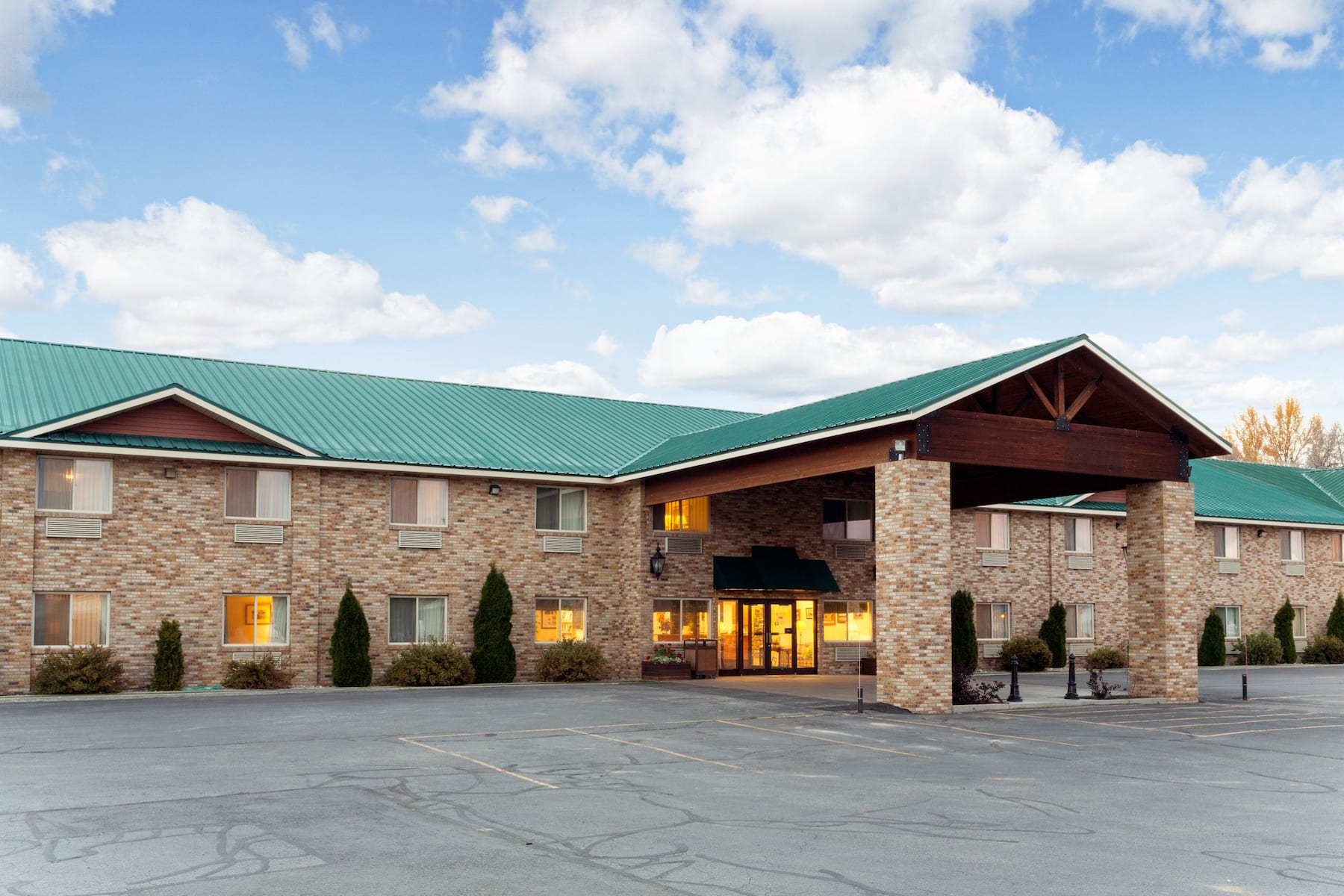Exterior of Super 8 Montpelier hotel in Montpelier, Idaho Exterior of Super 8 Montpelier hotel in Montpelier, Idaho