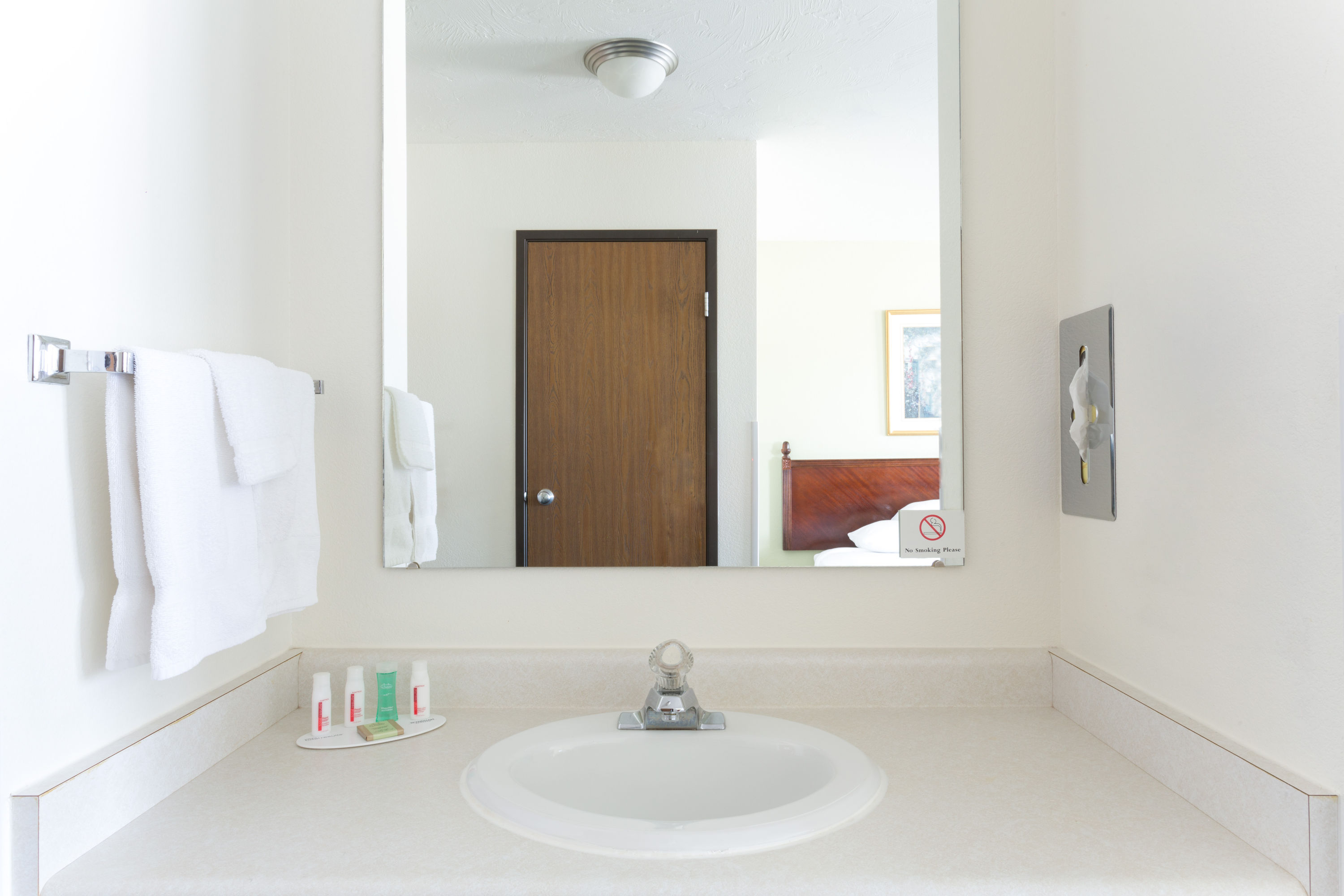 Super 8 by Wyndham Montpelier Montpelier, ID Hotels