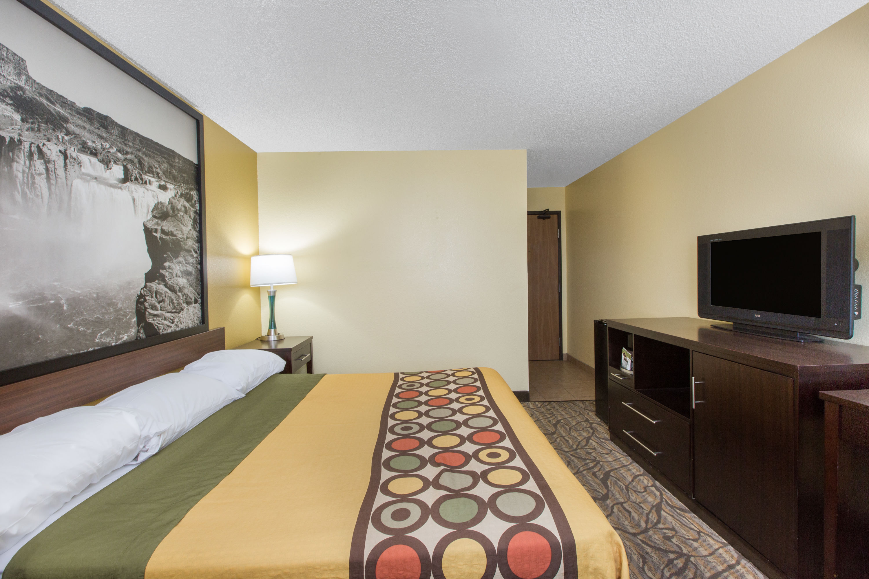 Guest room at the Super 8 by Wyndham Nampa in Nampa, Idaho