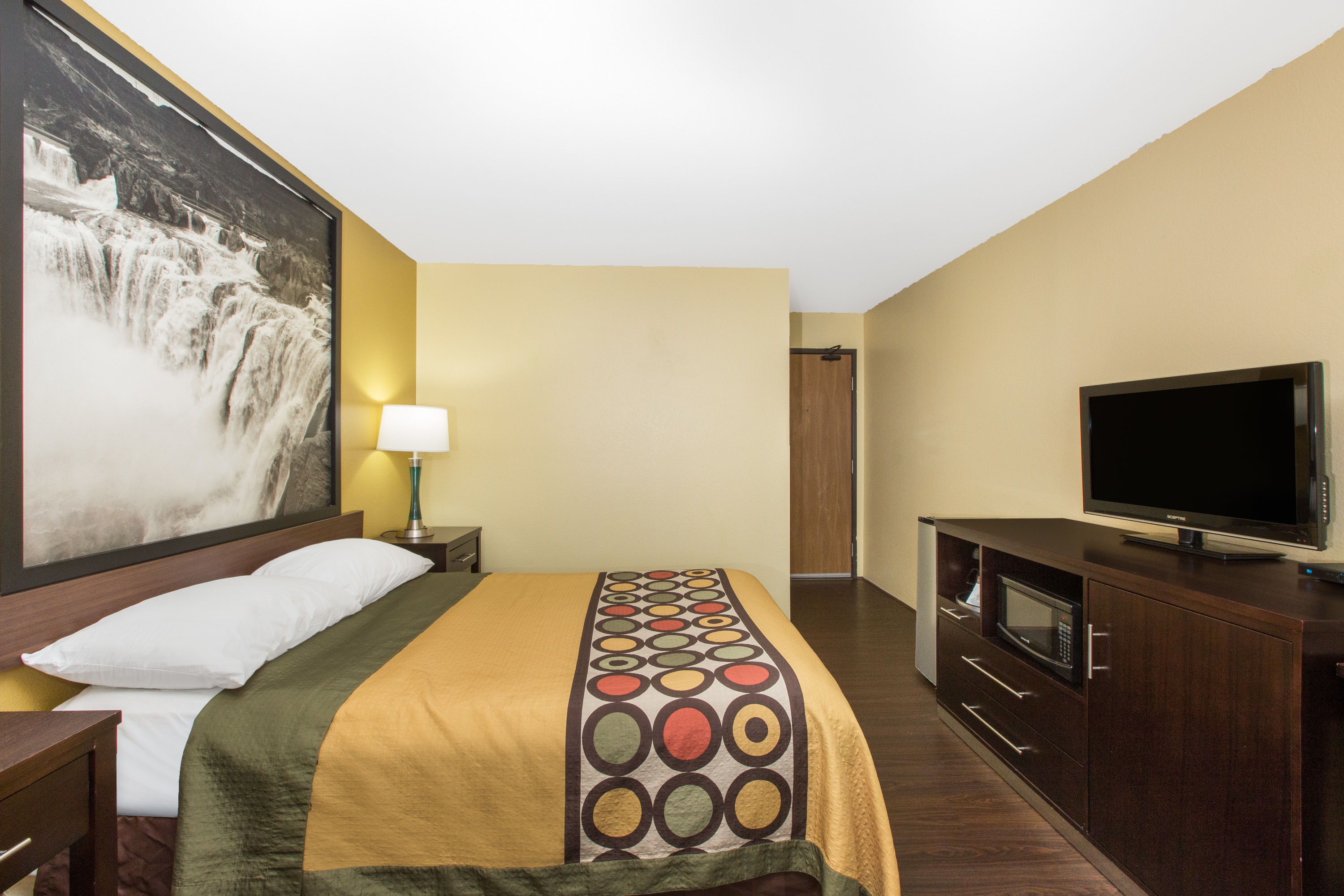Guest room at the Super 8 by Wyndham Nampa in Nampa, Idaho