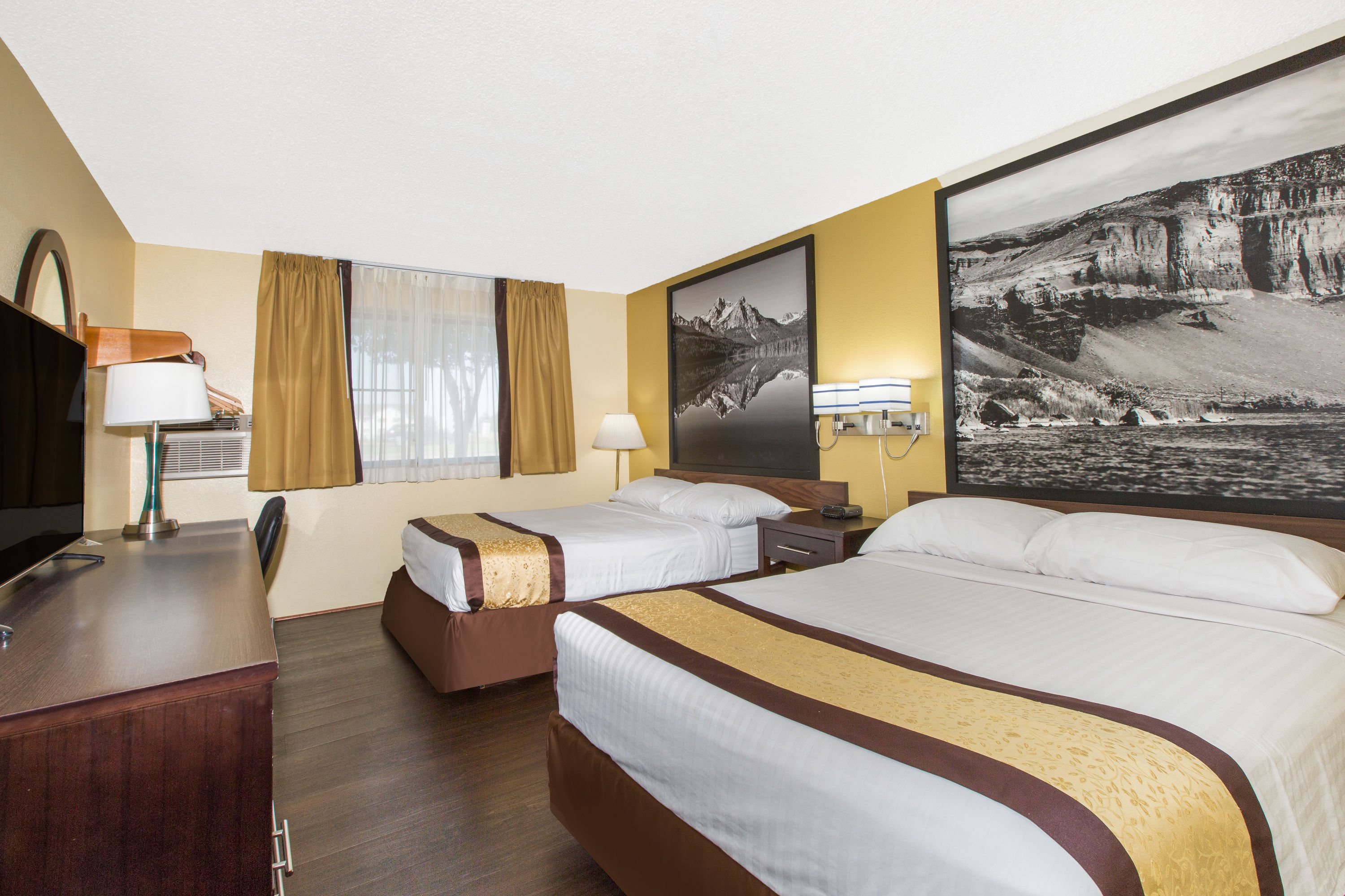 Guest room at the Super 8 by Wyndham Nampa in Nampa, Idaho