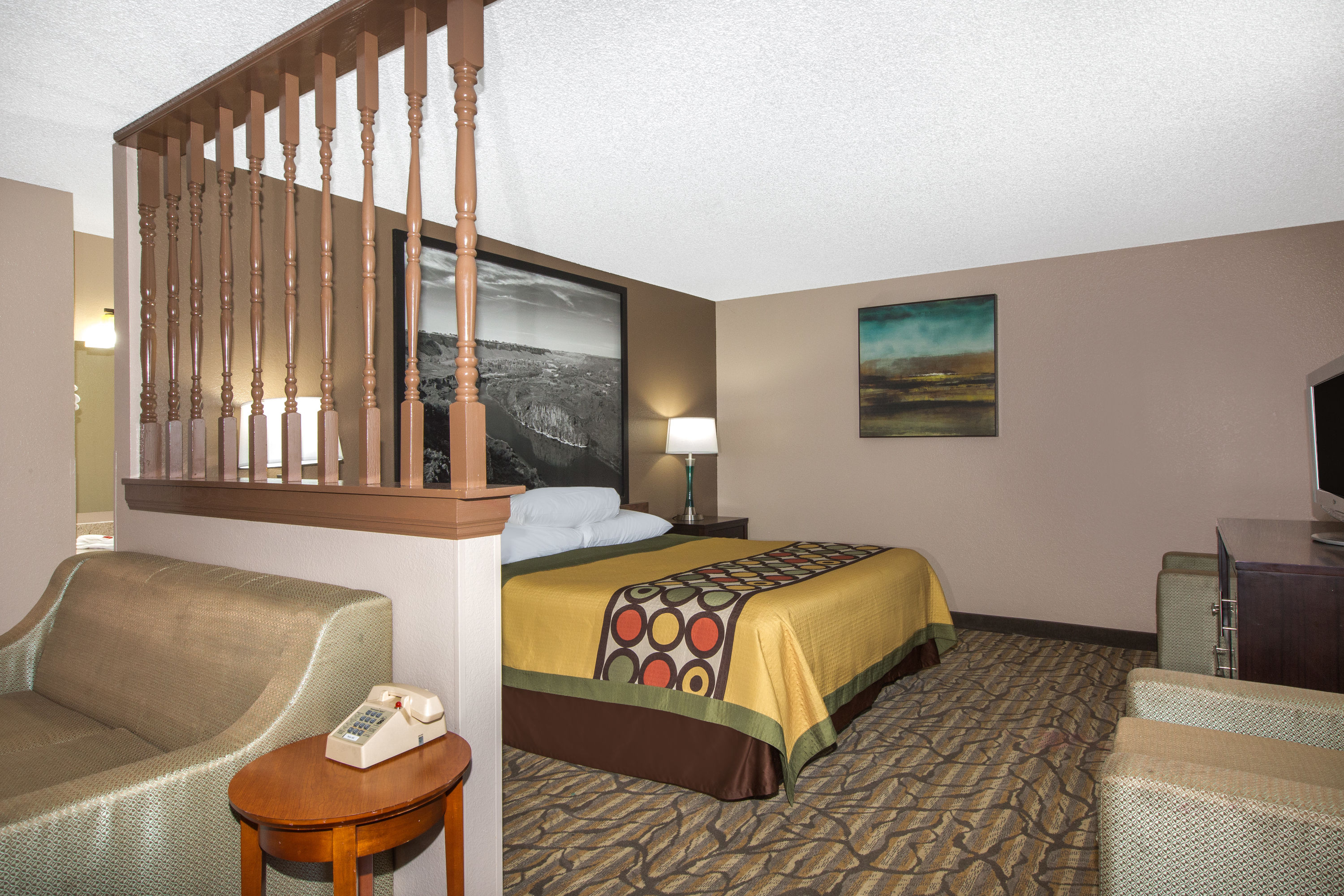 Super 8 by Wyndham Nampa suite in Nampa, Idaho