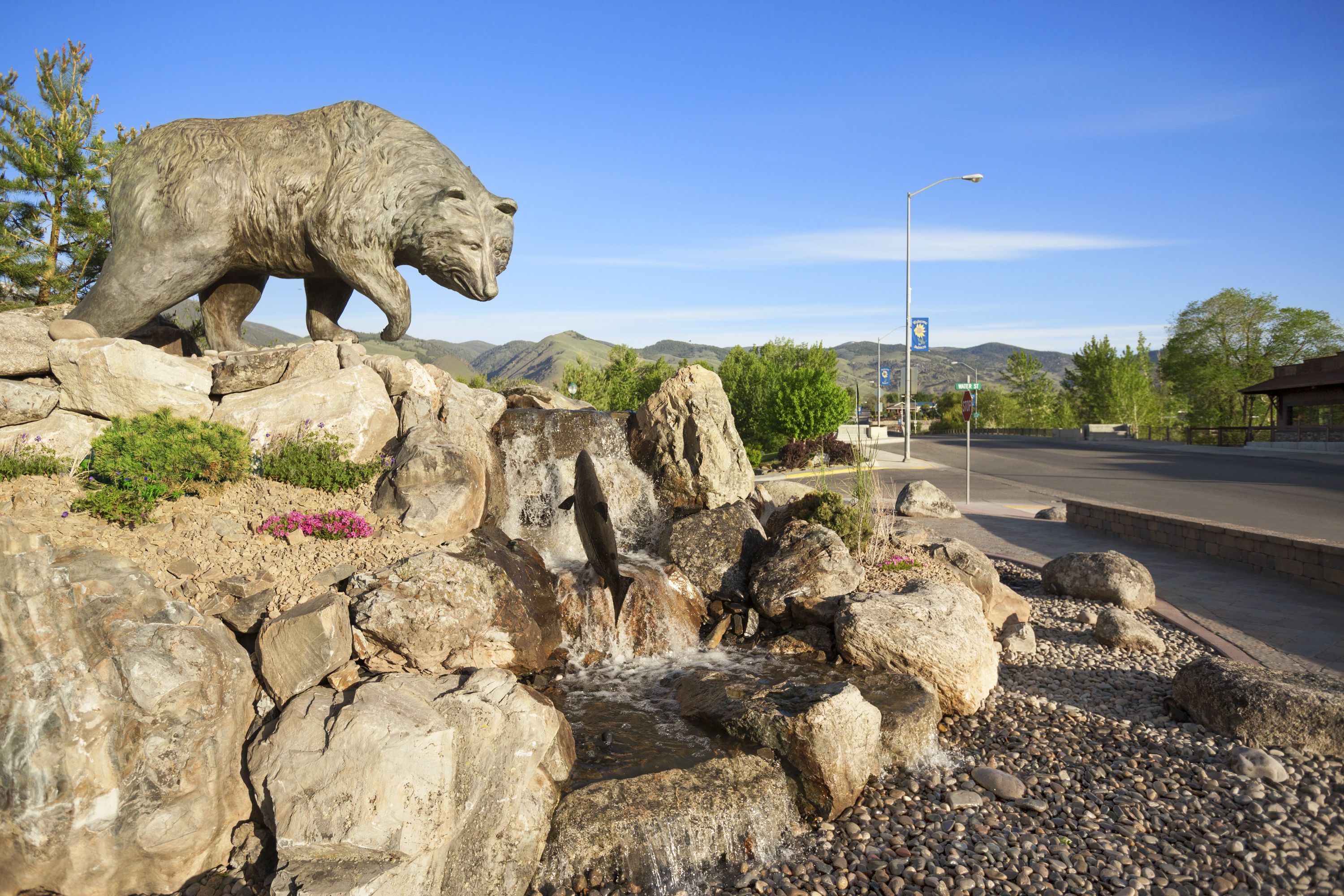 Exterior of Super 8 by Wyndham Salmon hotel in Salmon, Idaho
