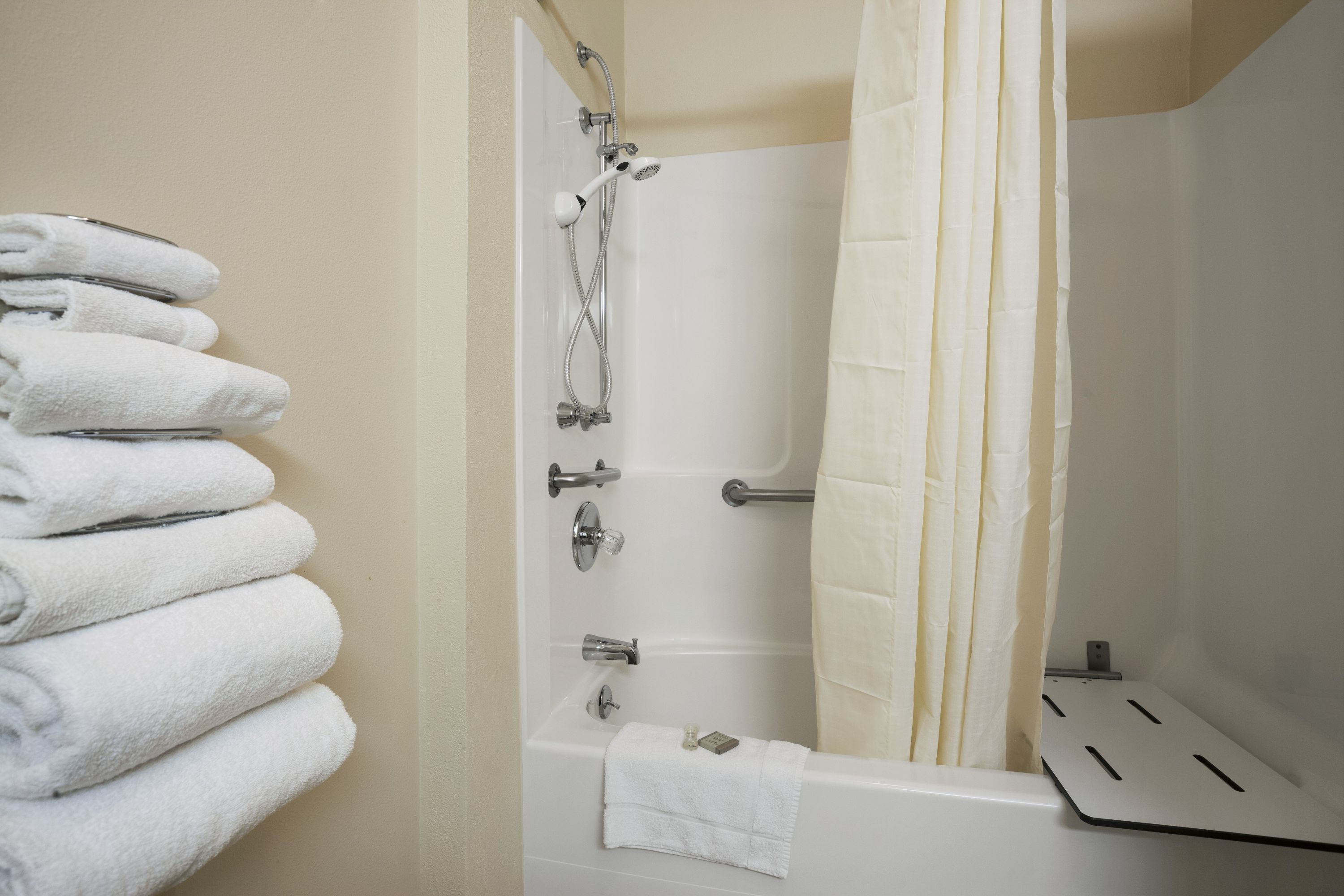 Guest room at the Super 8 by Wyndham Salmon in Salmon, Idaho