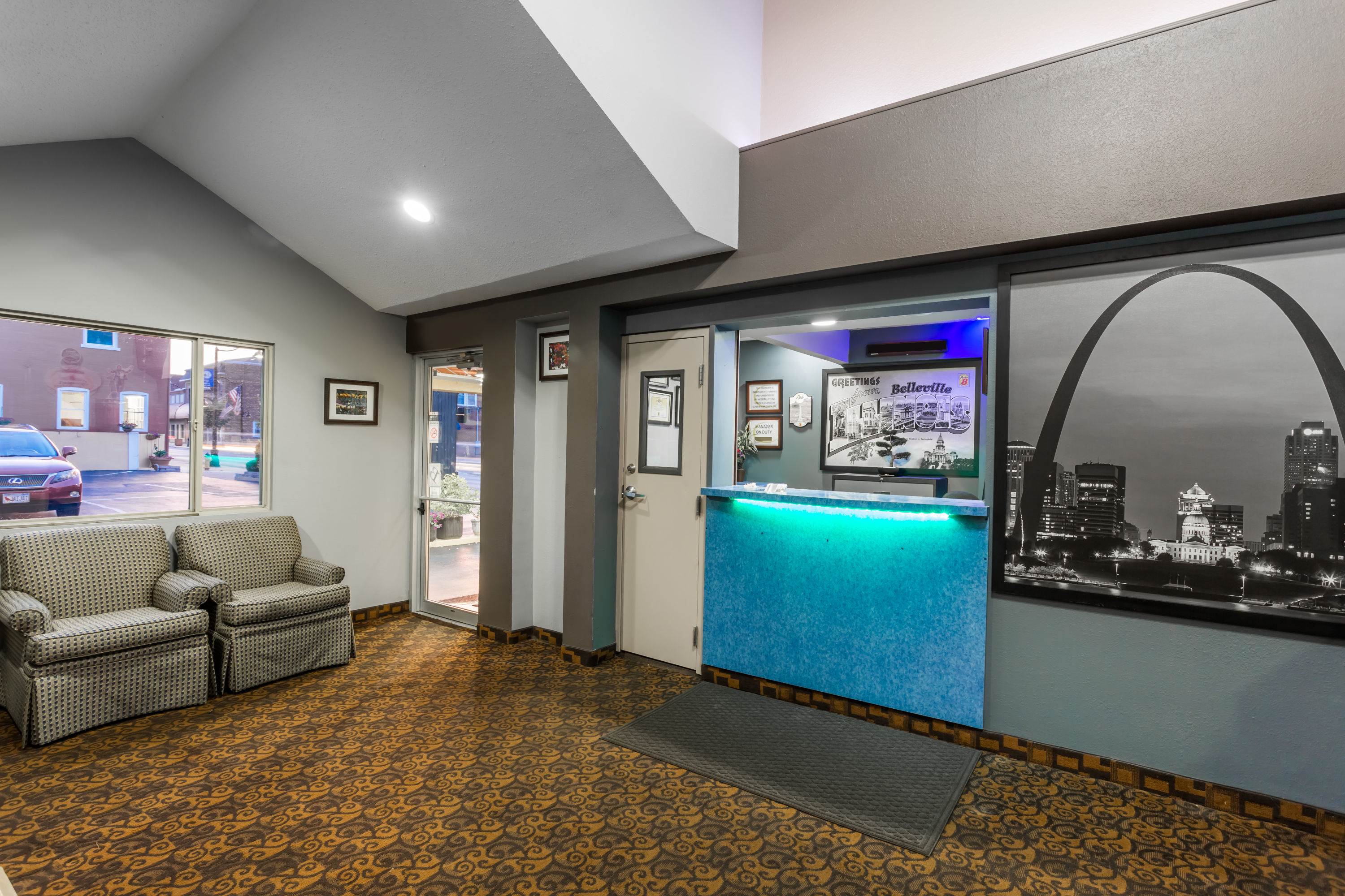 pet friendly hotels in belleville illinois