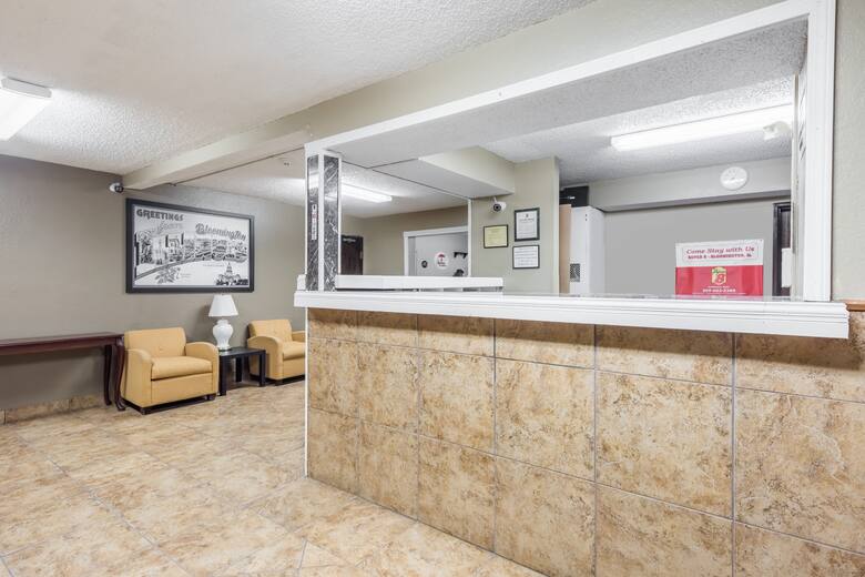 Super 8 Bloomington hotel lobby in Bloomington, Illinois