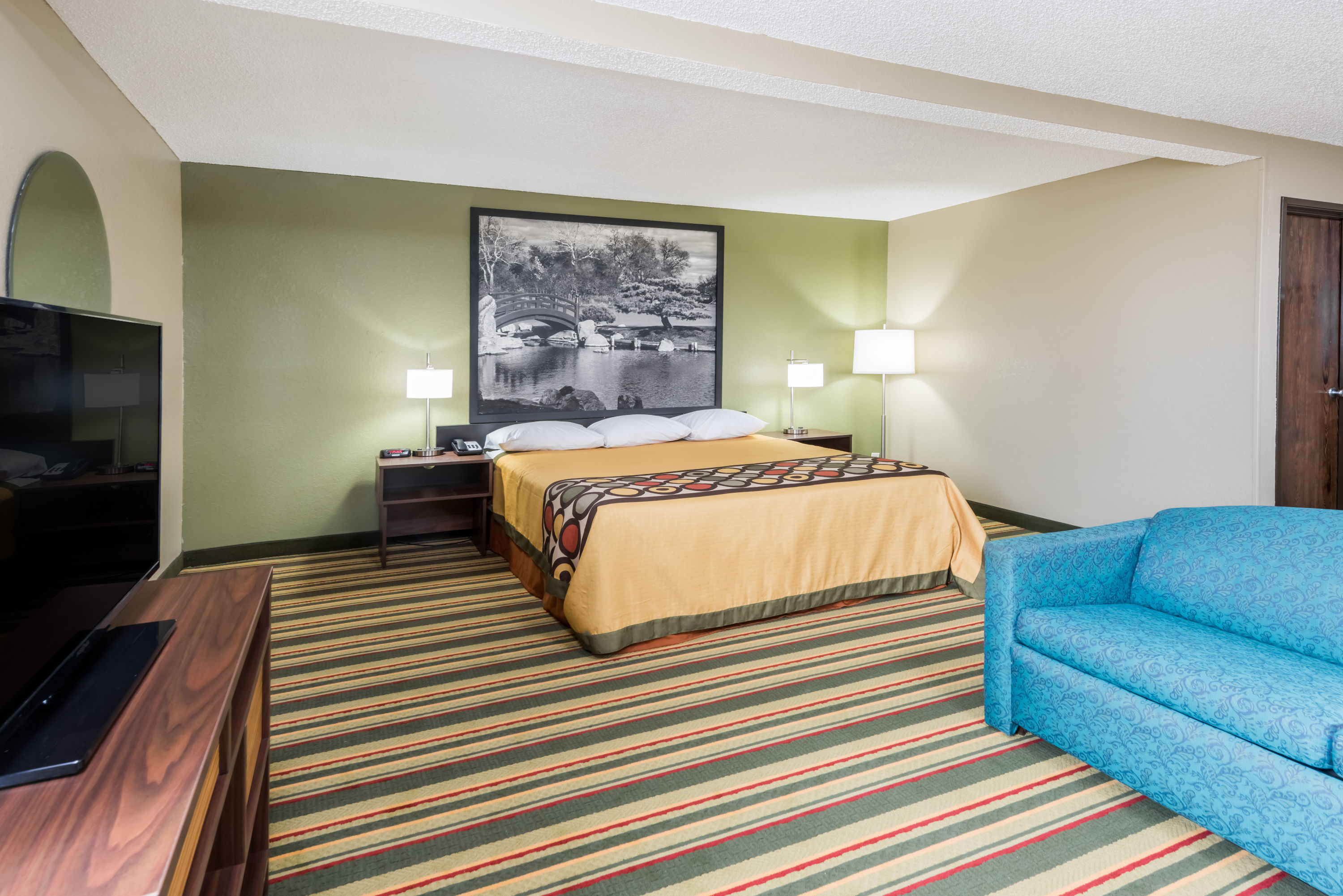 Super 8 by Wyndham Bloomington/Normal suite in Bloomington, Illinois