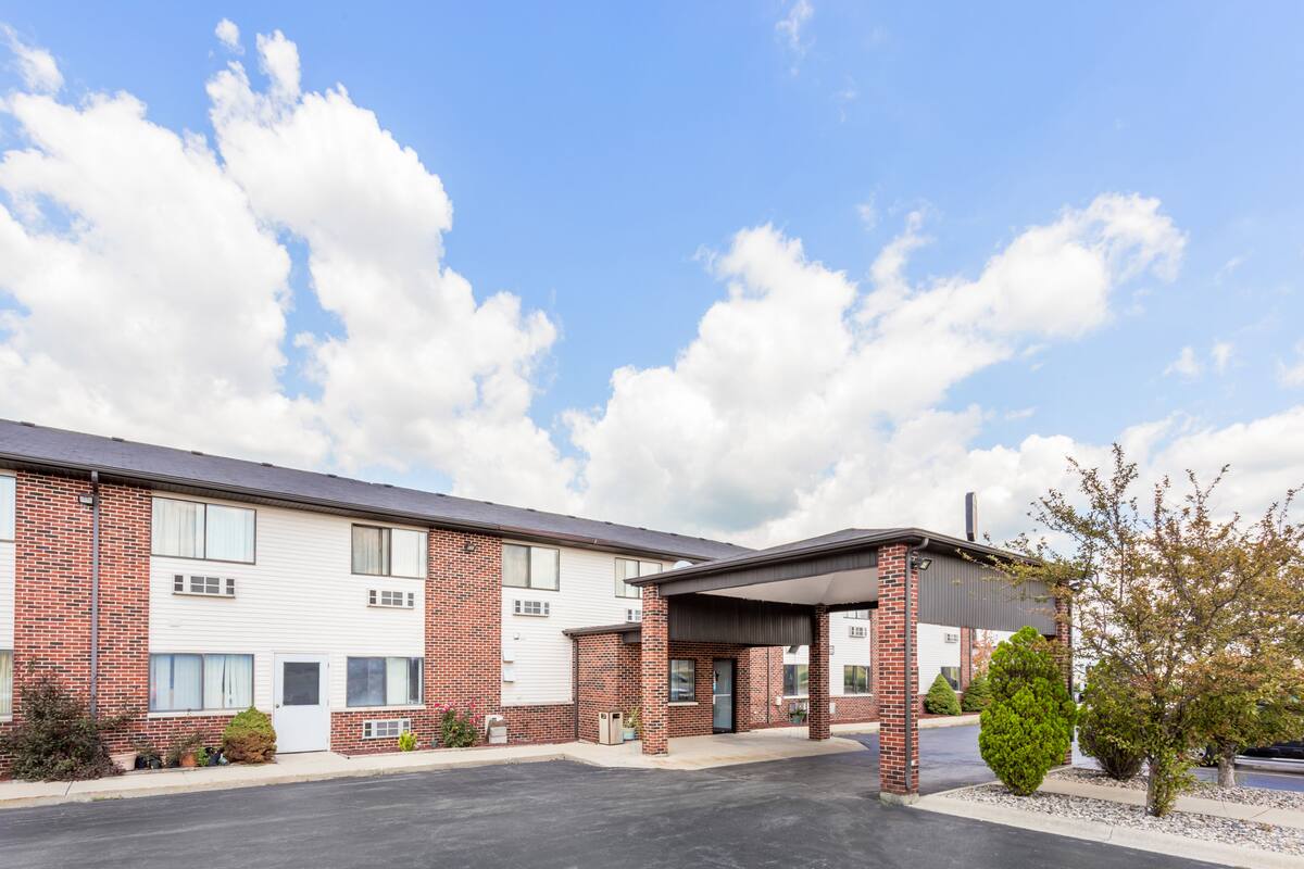 Super 8 Bourbonnais Kankakee Area Hotels Il 60914 Exterior Of Super 8 Bourbonnais Kankakee Area Hotel In Illinois