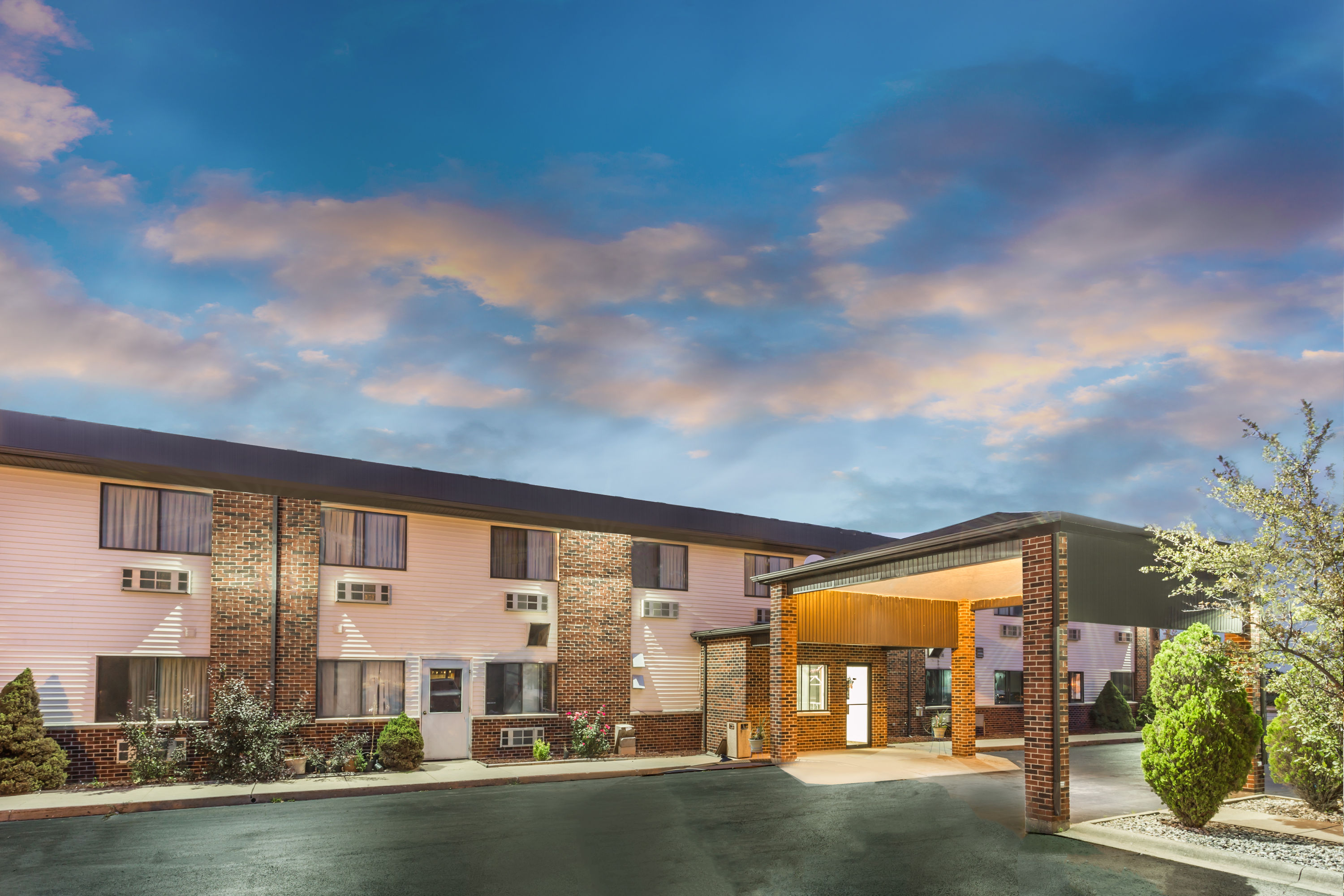 Exterior of Super 8 by Wyndham Bourbonnais/Kankakee Area hotel in Bourbonnais, Illinois