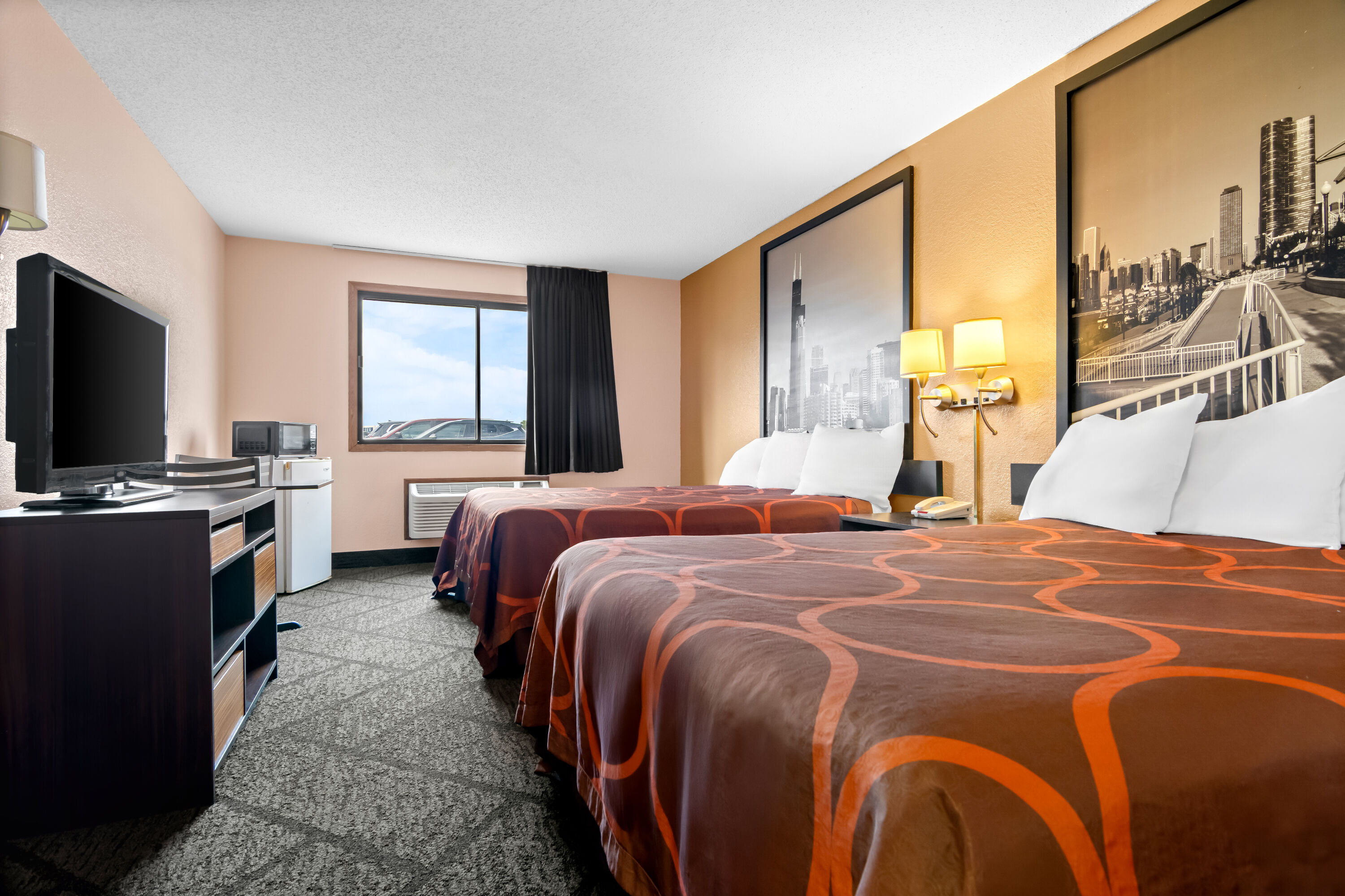 Double bed guest room at the Super 8 by Wyndham Bourbonnais/Kankakee Area in Bourbonnais, Illinois