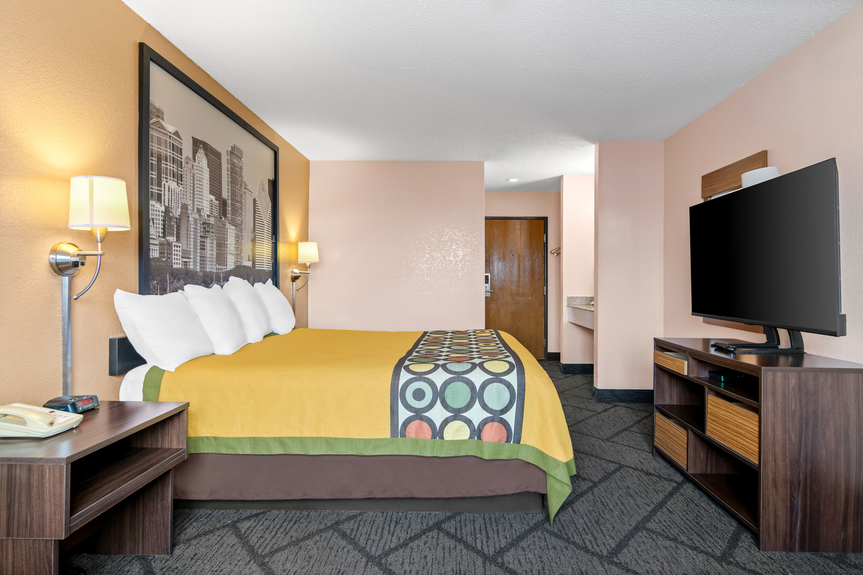 King bed guest room at the Super 8 by Wyndham Bourbonnais/Kankakee Area in Bourbonnais, Illinois