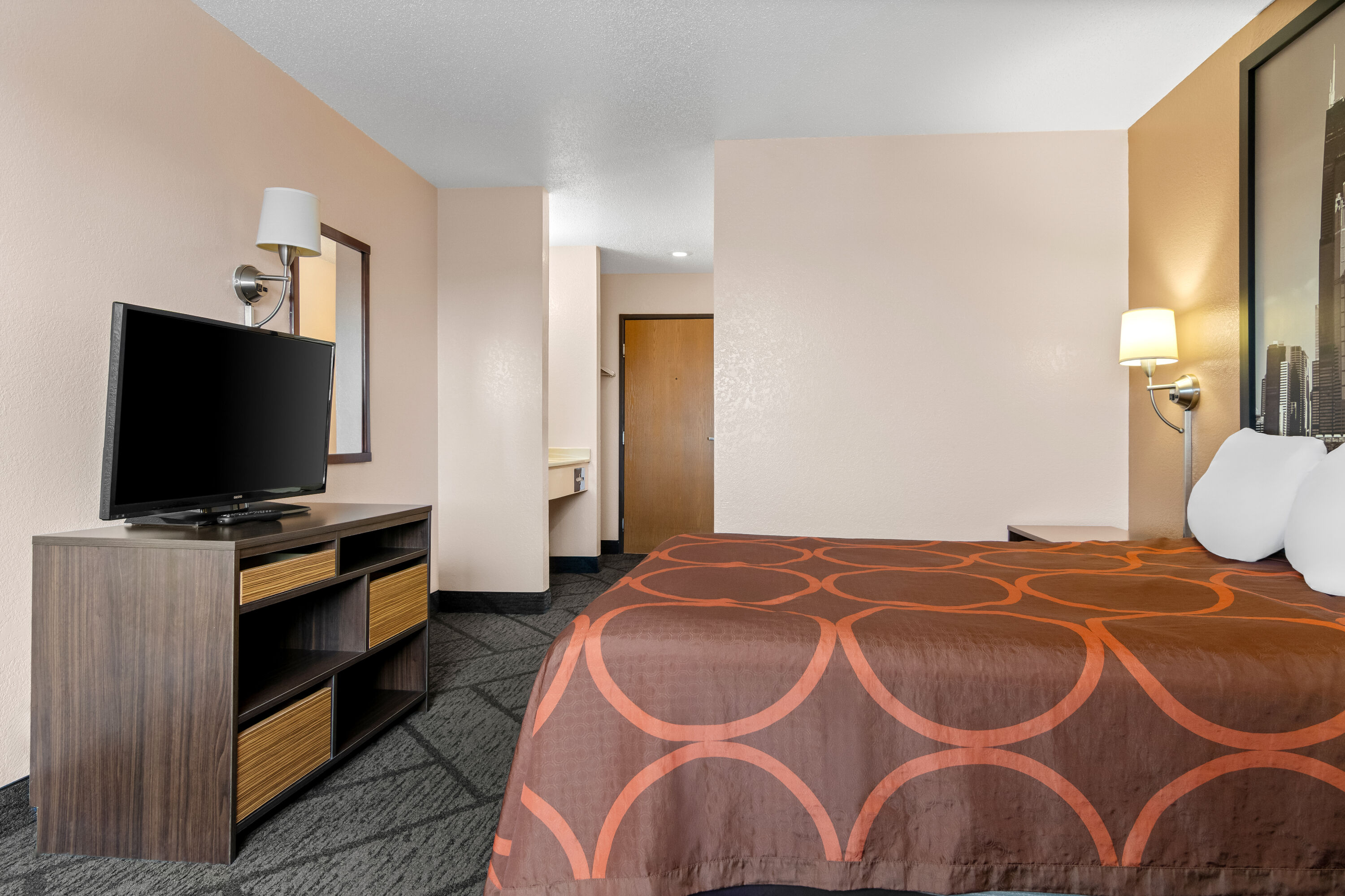 Queen bed guest room at the Super 8 by Wyndham Bourbonnais/Kankakee Area in Bourbonnais, Illinois