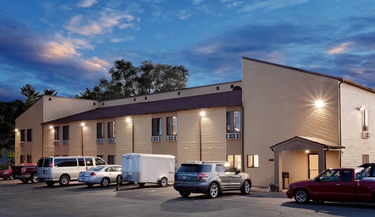 Hotels In Canton Illinois Days Inn Super 8 Canton Il