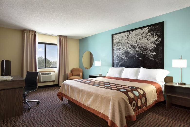 Super 8 Carbondale suite in Carbondale, Illinois