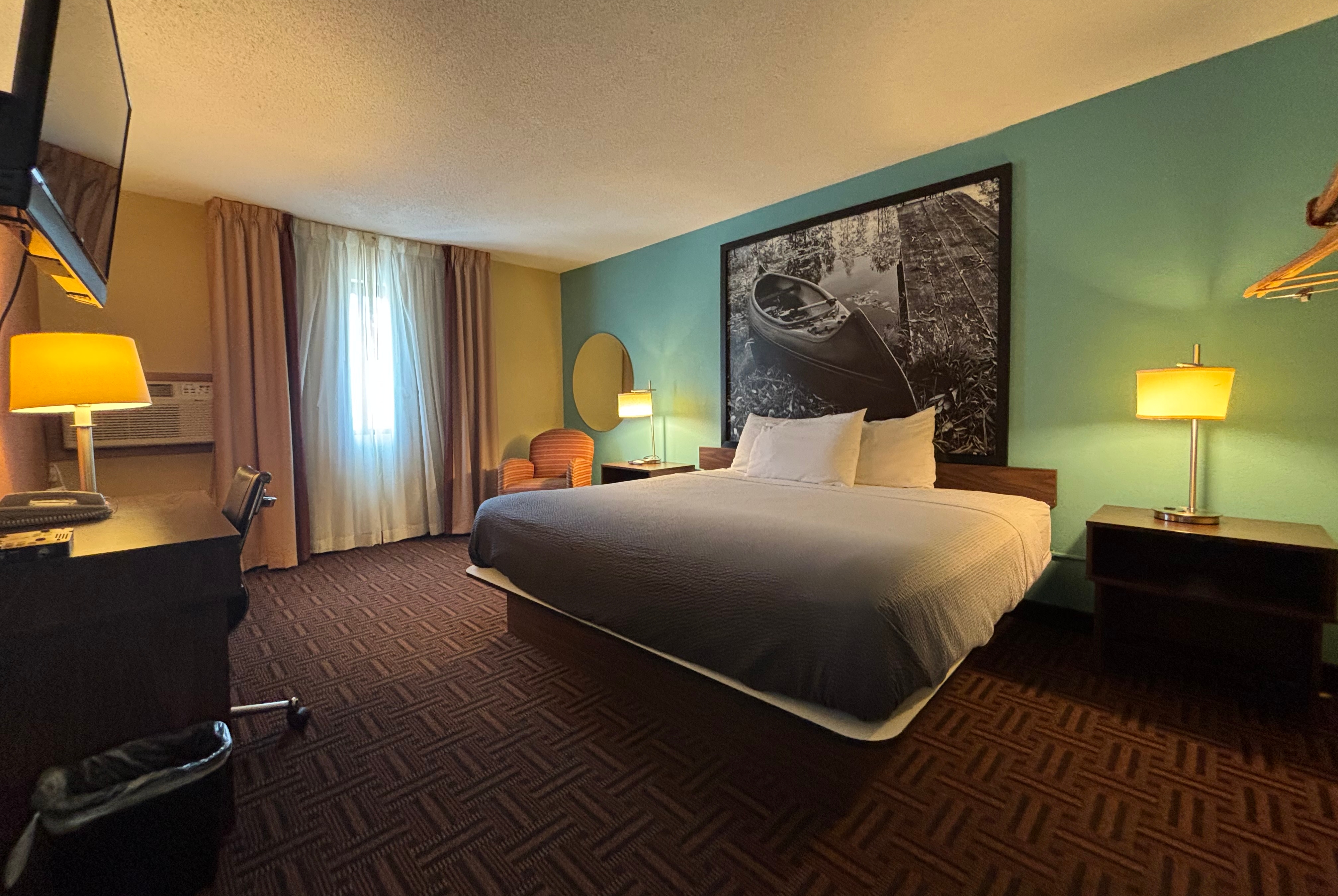 Super 8 by Wyndham Carbondale suite in Carbondale, Illinois