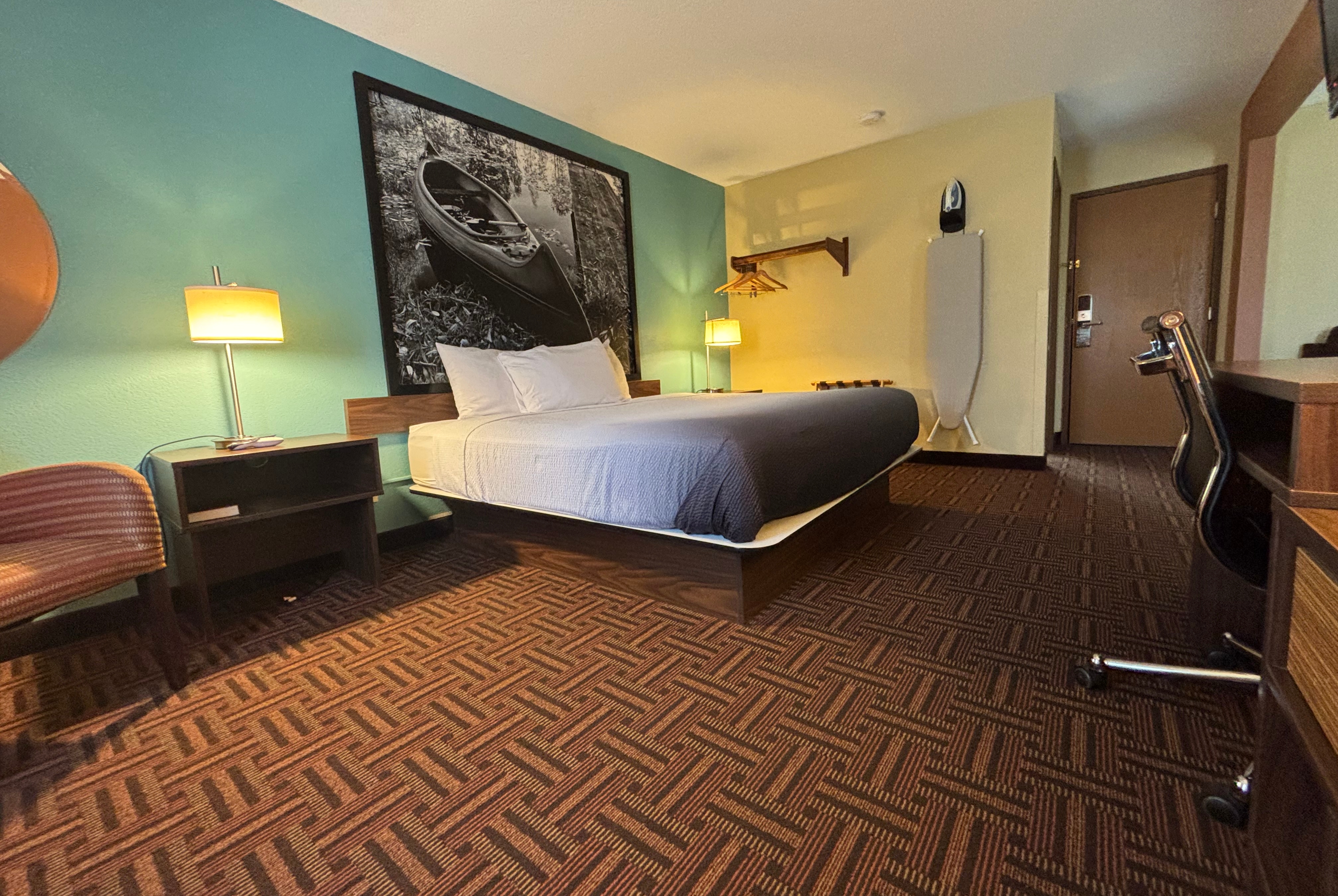 Super 8 by Wyndham Carbondale suite in Carbondale, Illinois