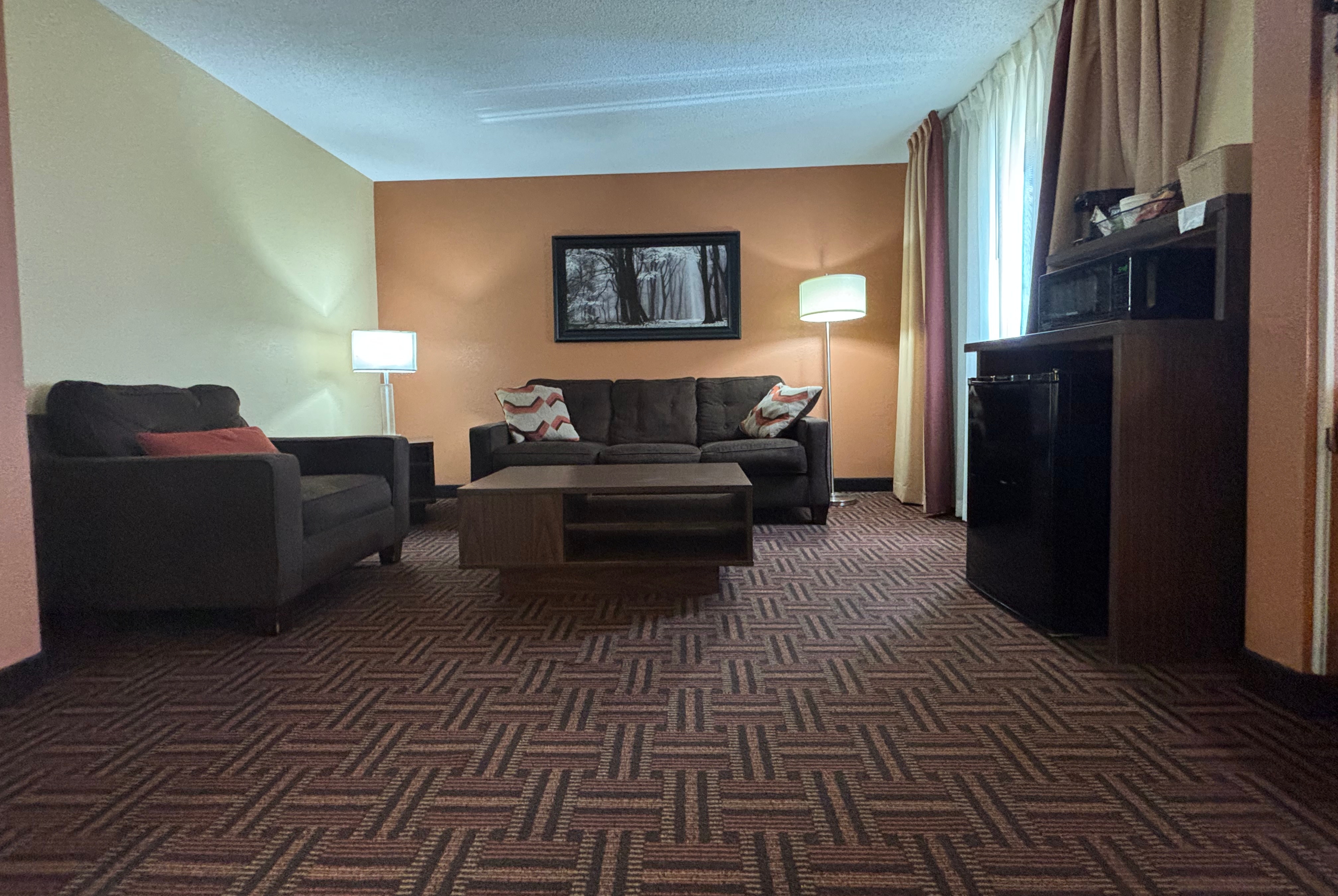 Super 8 by Wyndham Carbondale suite in Carbondale, Illinois