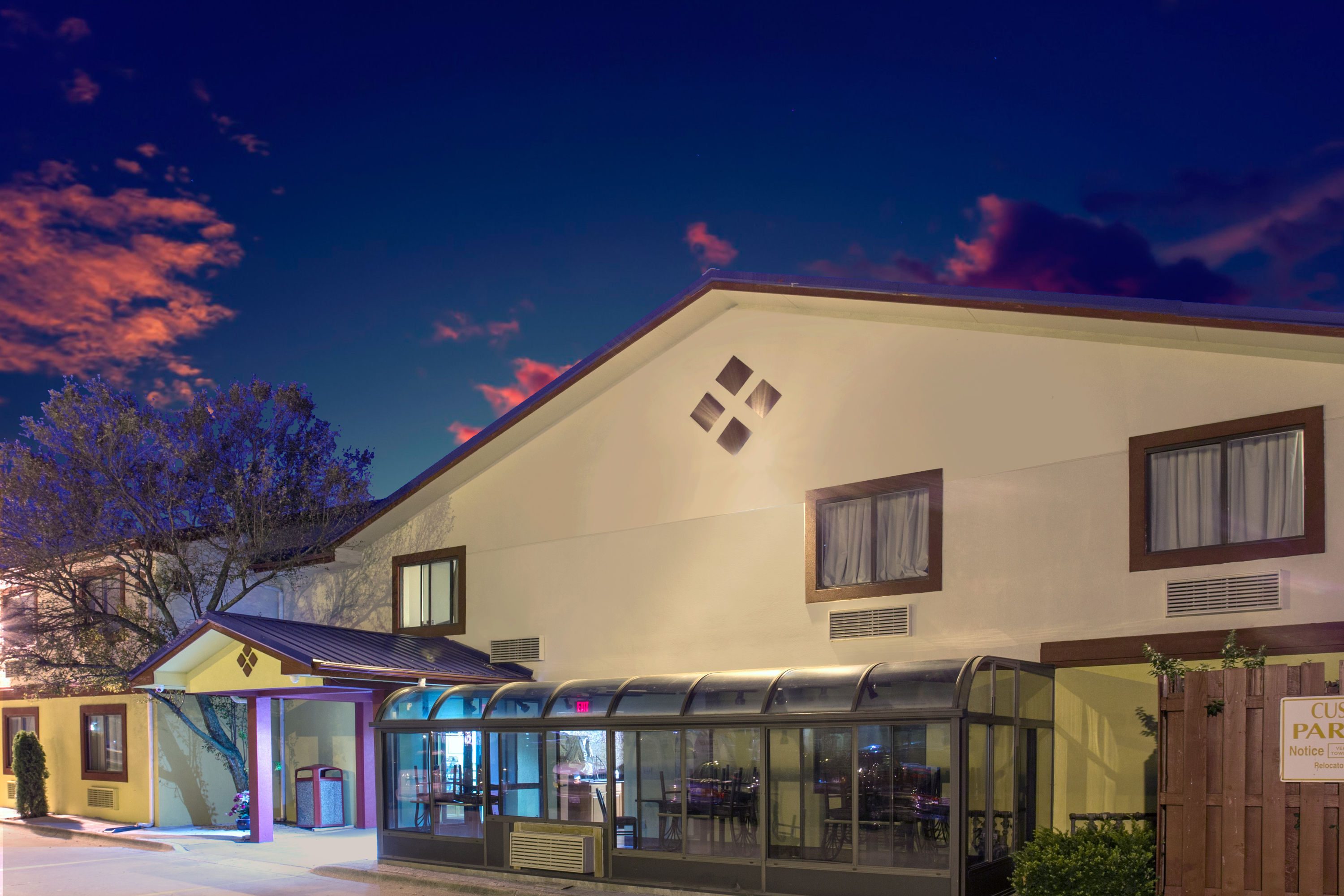 super-8-by-wyndham-champaign-champaign-il-hotels