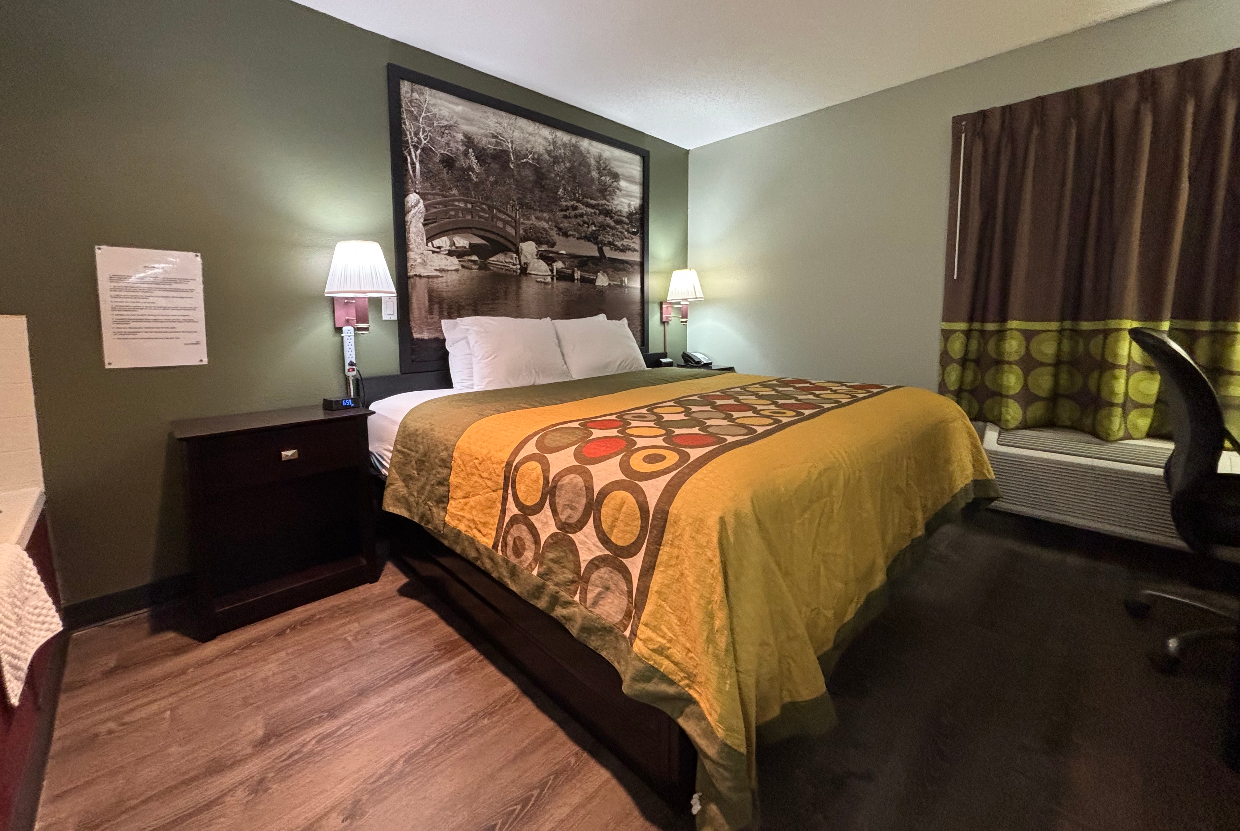 Super 8 by Wyndham Chenoa suite in chenoa, Illinois