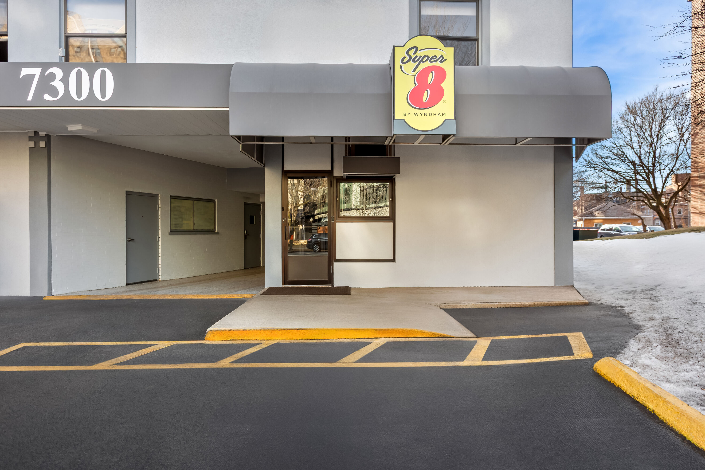 Exterior Day Image of Super 8 by Wyndham Chicago IL hotel in Chicago, Illinois