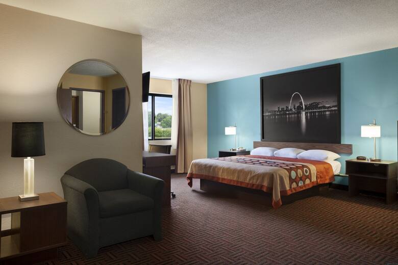 Super 8 Collinsville St Louis Hotels Il 62234 6106 Super 8 Collinsville St Louis Suite In Illinois