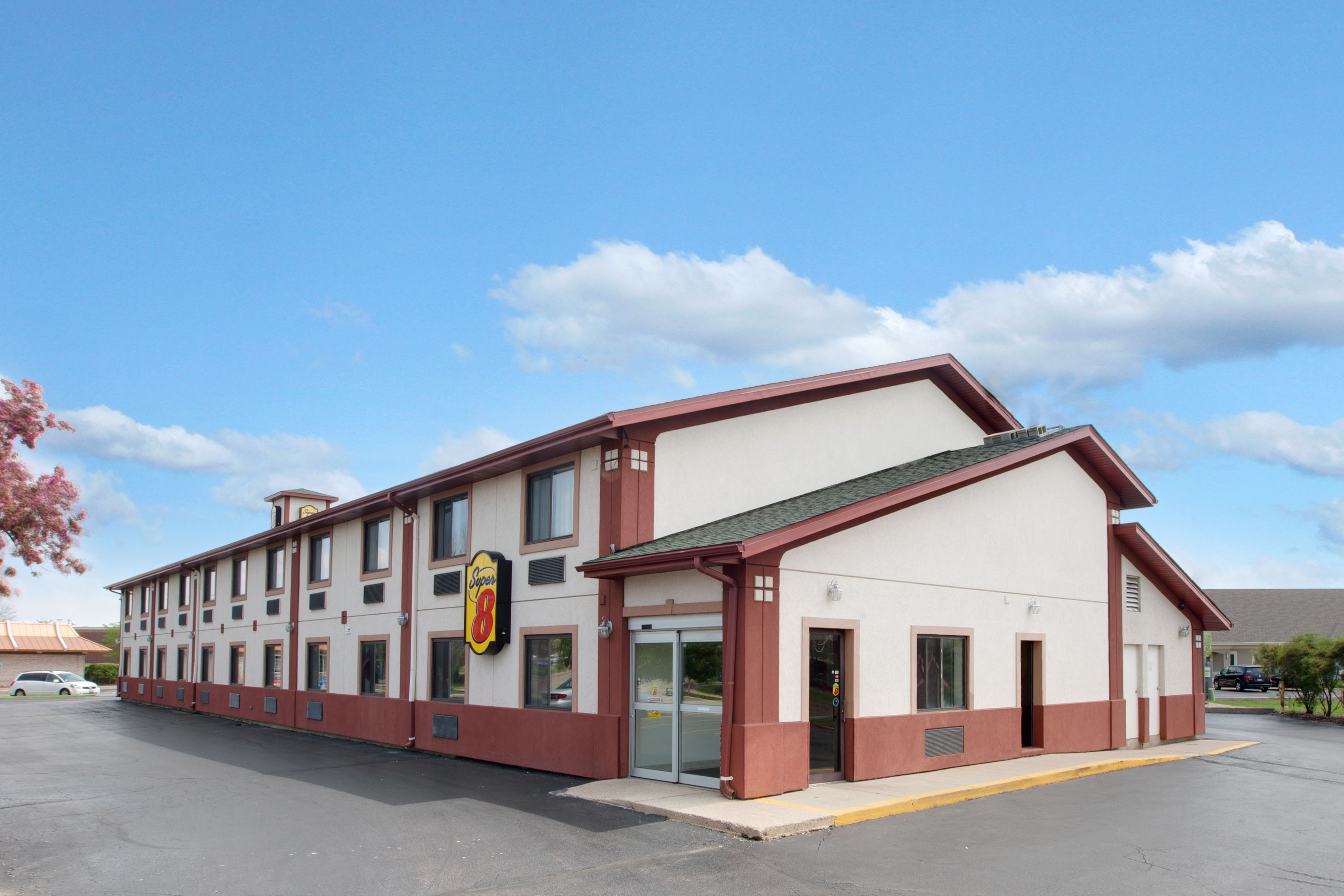 Exterior of Super 8 by Wyndham Crystal Lake hotel in Crystal Lake, Illinois