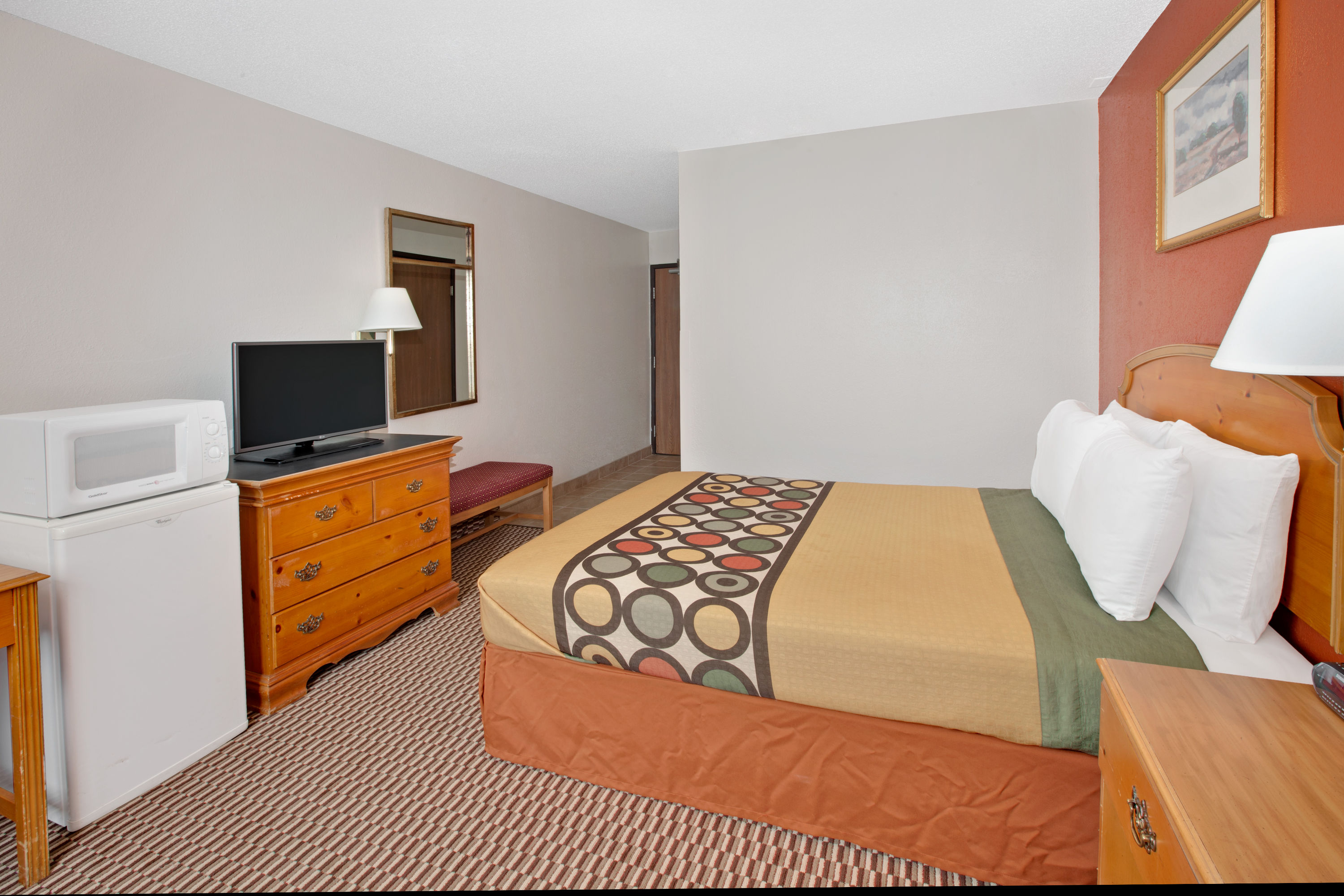 Guest room at the Super 8 by Wyndham Crystal Lake in Crystal Lake, Illinois