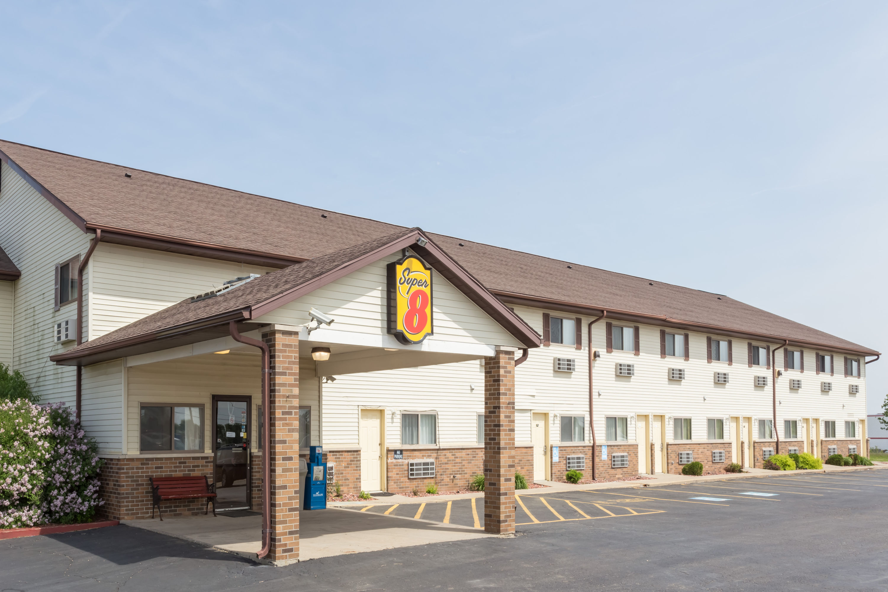 Super 8 By Wyndham Dixon Dixon Il Hotels