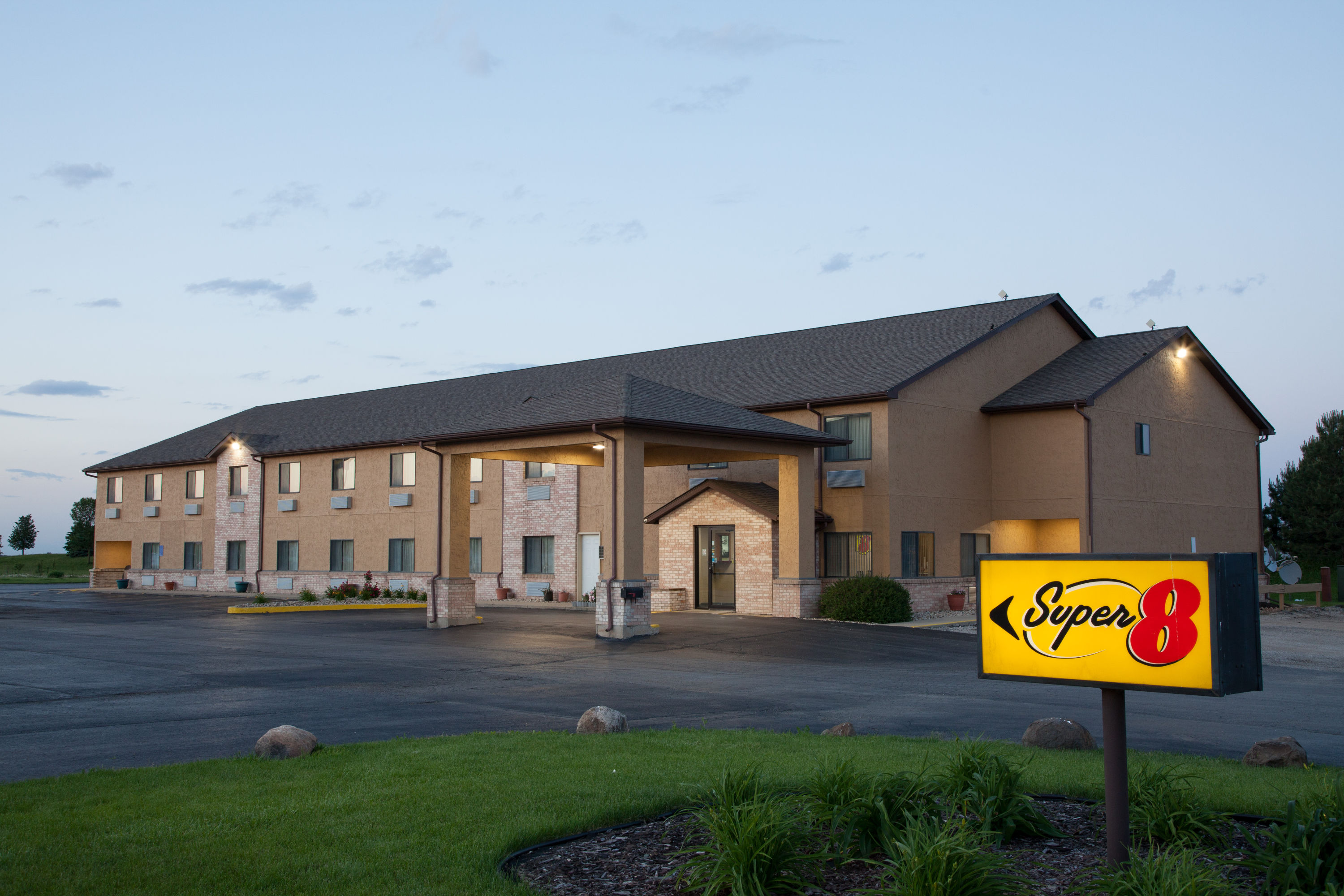 Exterior Dusk Image of Super 8 by Wyndham Dwight hotel in Dwight, Illinois