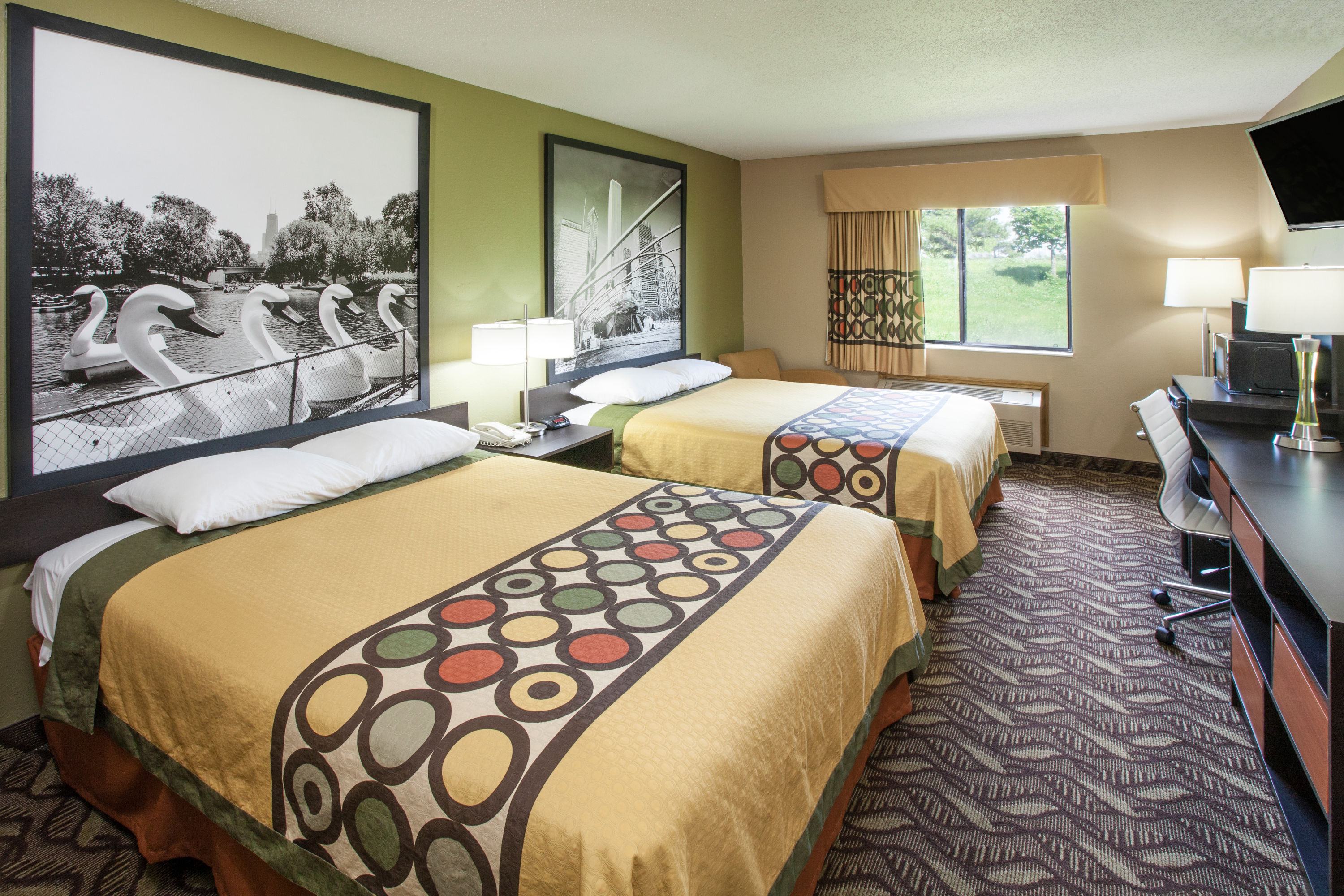Guest room at the Super 8 by Wyndham Dwight in Dwight, Illinois