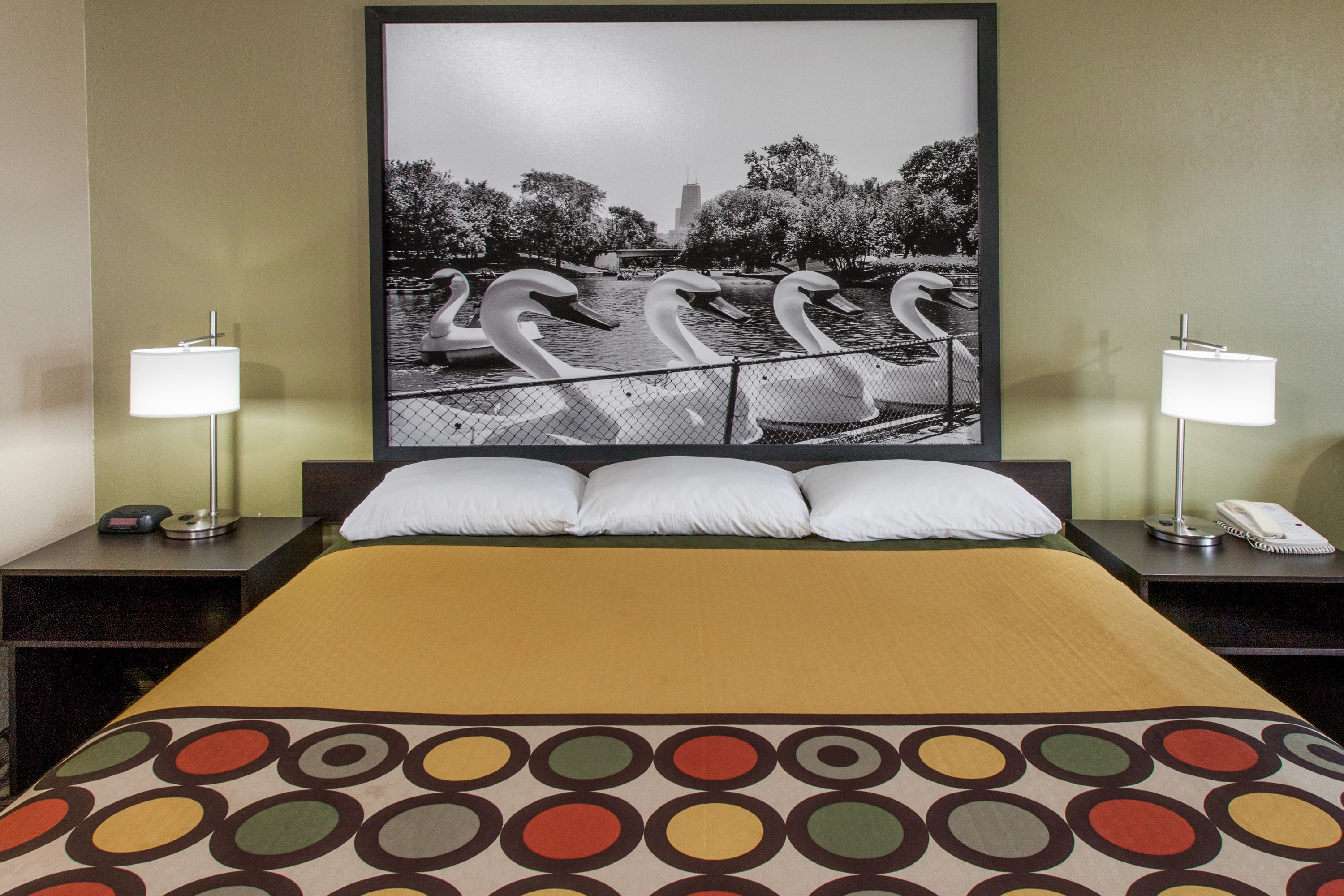 Guest room at the Super 8 by Wyndham Dwight in Dwight, Illinois