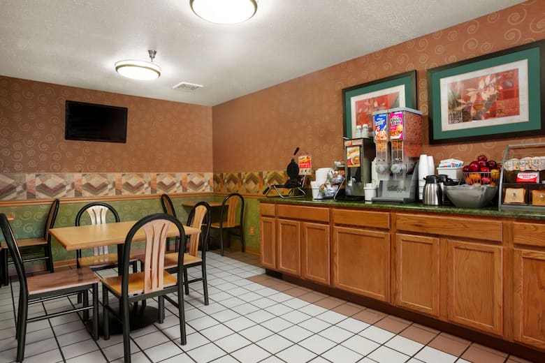 Super 8 Peoria East restaurant in East Peoria, Illinois