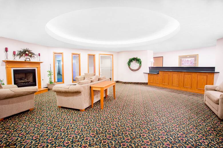 Super 8 El Paso IL hotel lobby in El Paso, Illinois