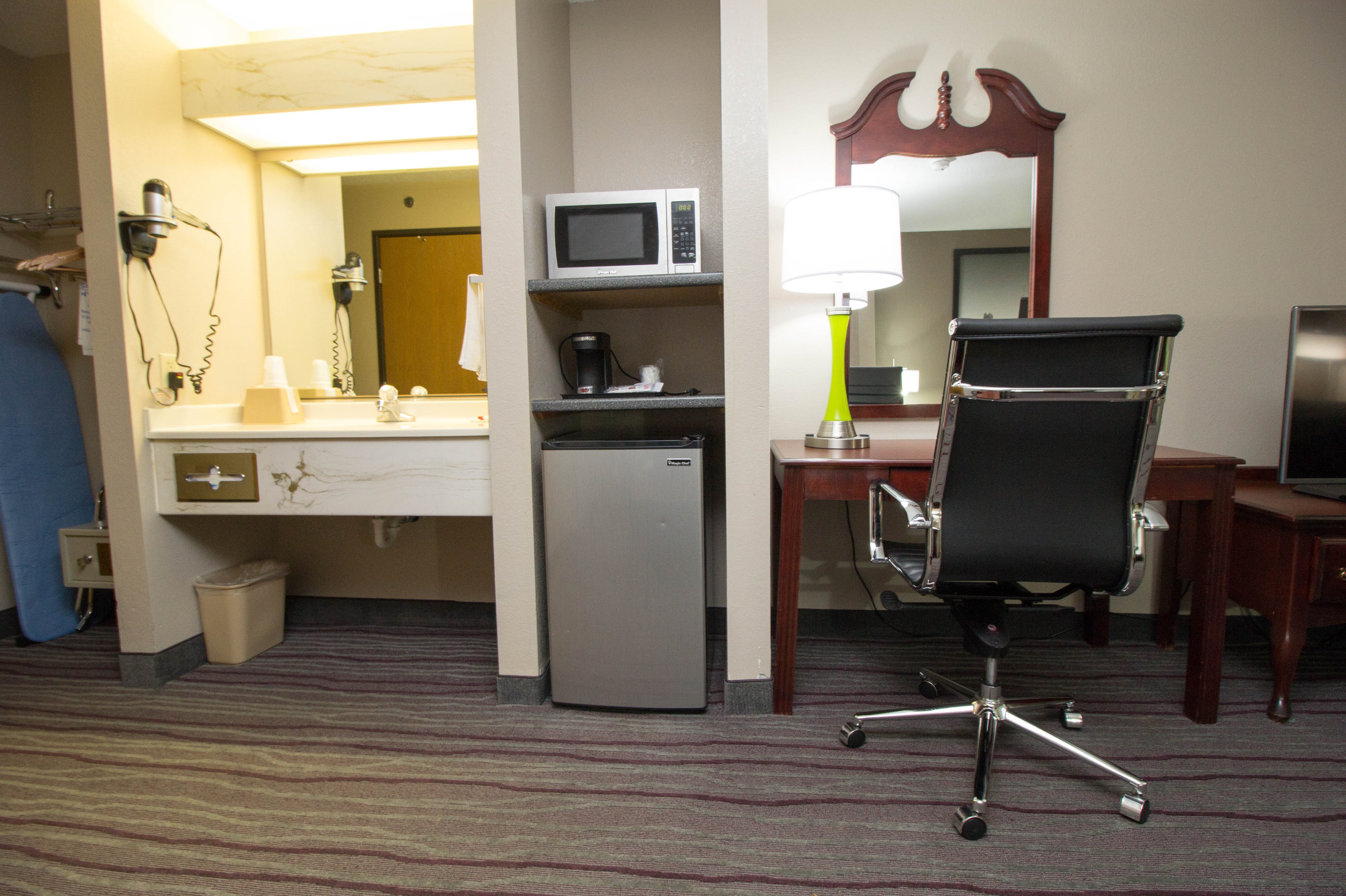 Guest room at the Super 8 by Wyndham Chicago O'Hare Airport in Elk Grove Village, Illinois