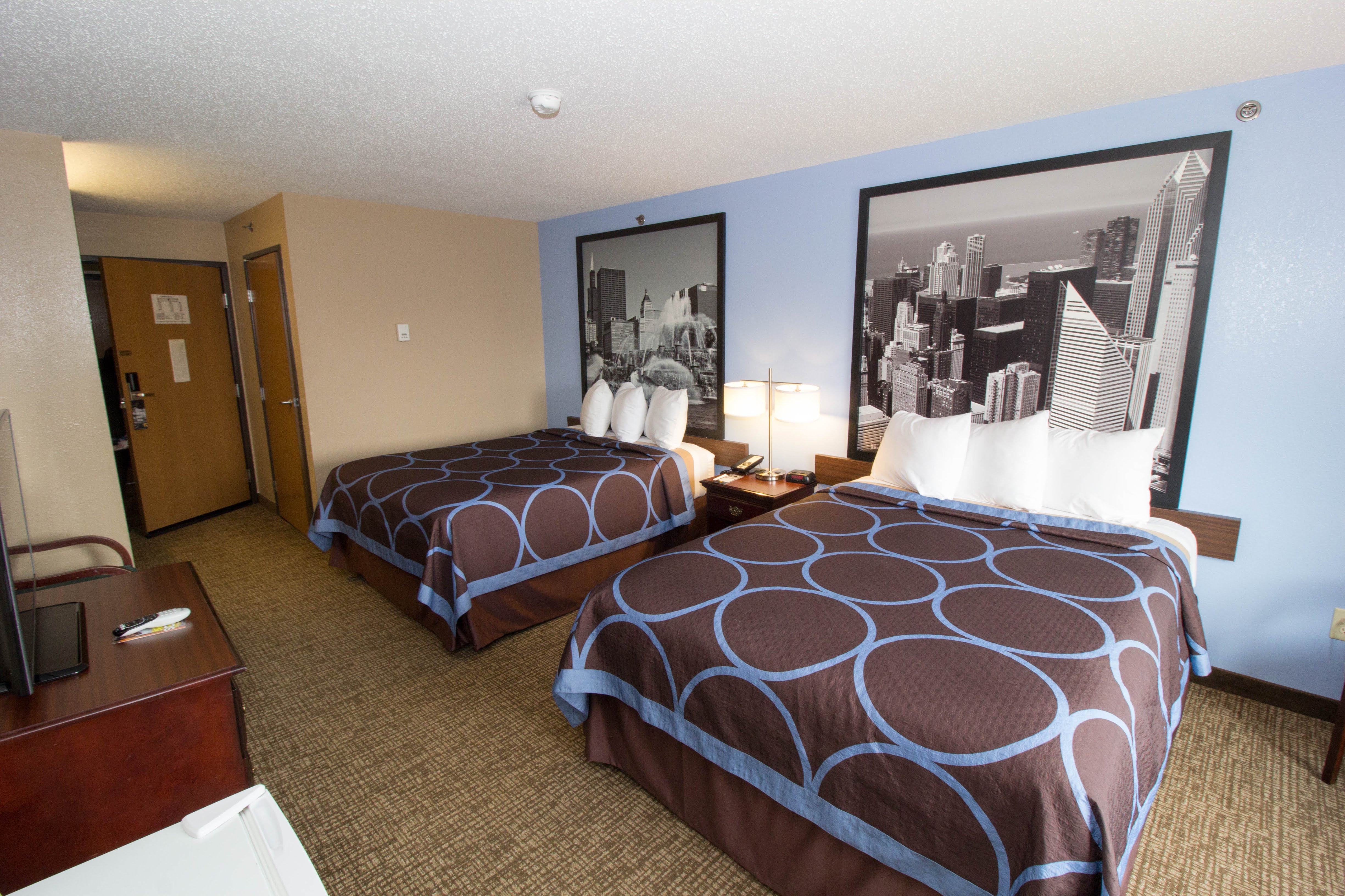 Guest room at the Super 8 by Wyndham Chicago O'Hare Airport in Elk Grove Village, Illinois