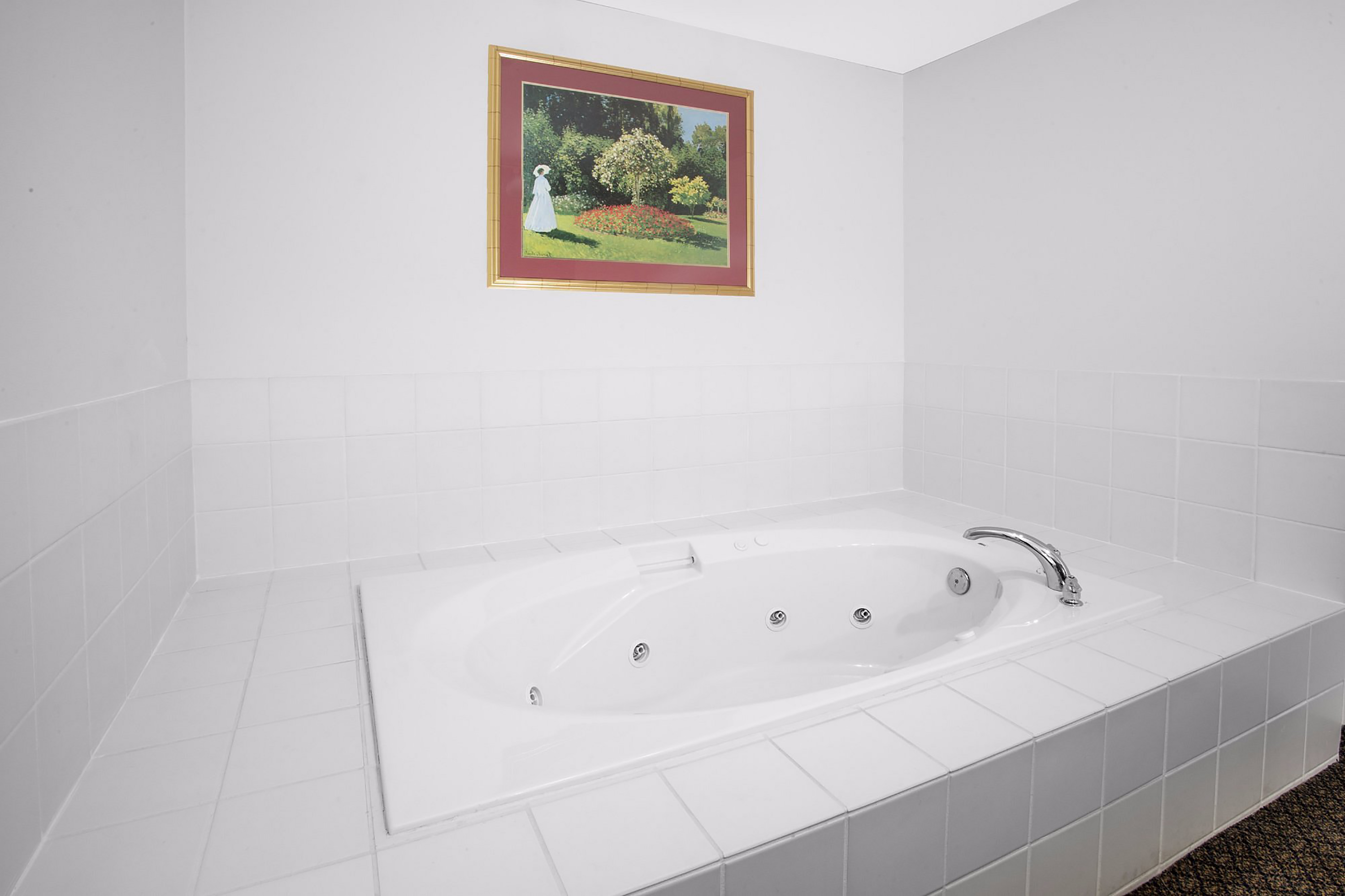 Guest room bath at the Super 8 by Wyndham Galva in Galva, Illinois