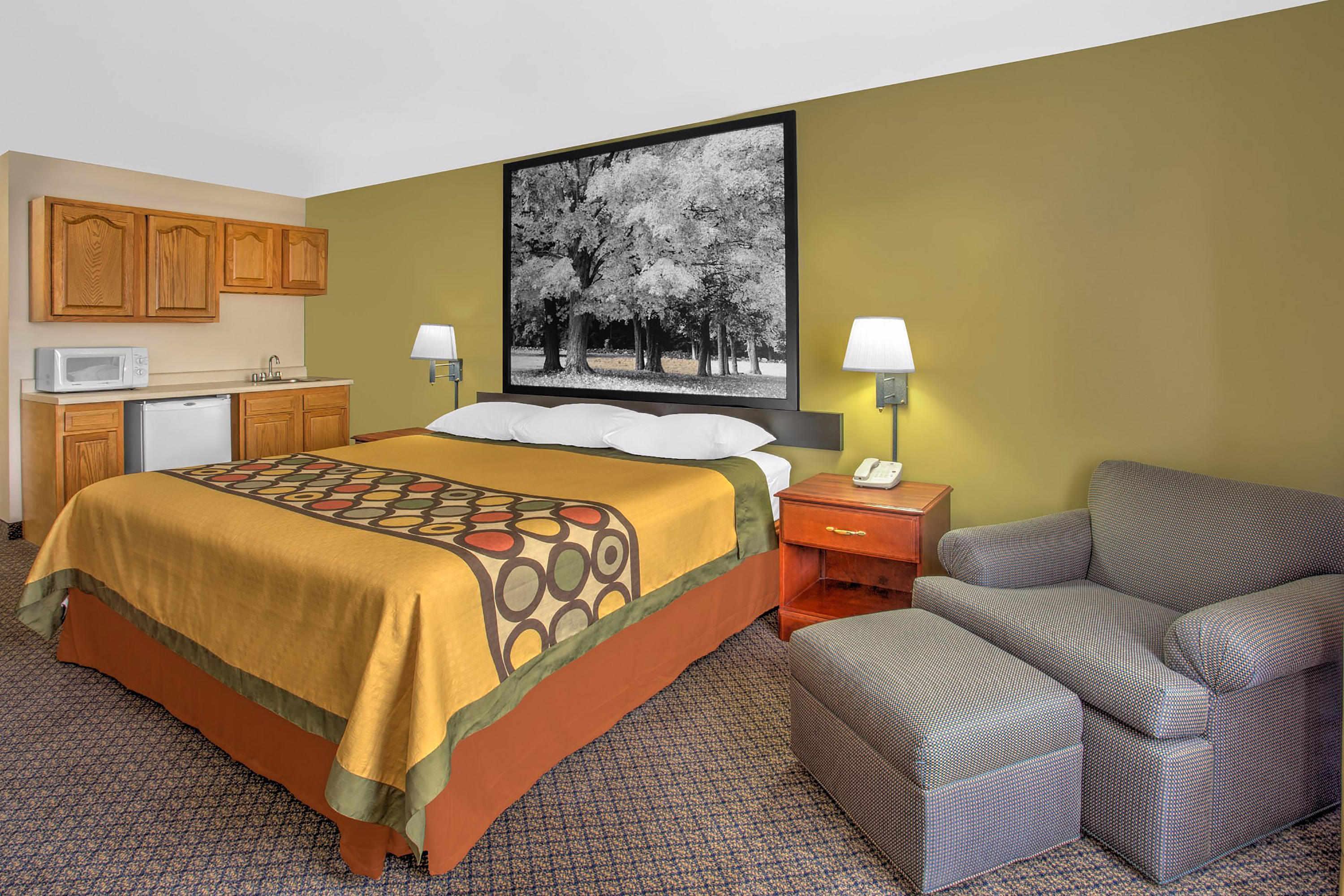 Guest room at the Super 8 by Wyndham Galva in Galva, Illinois