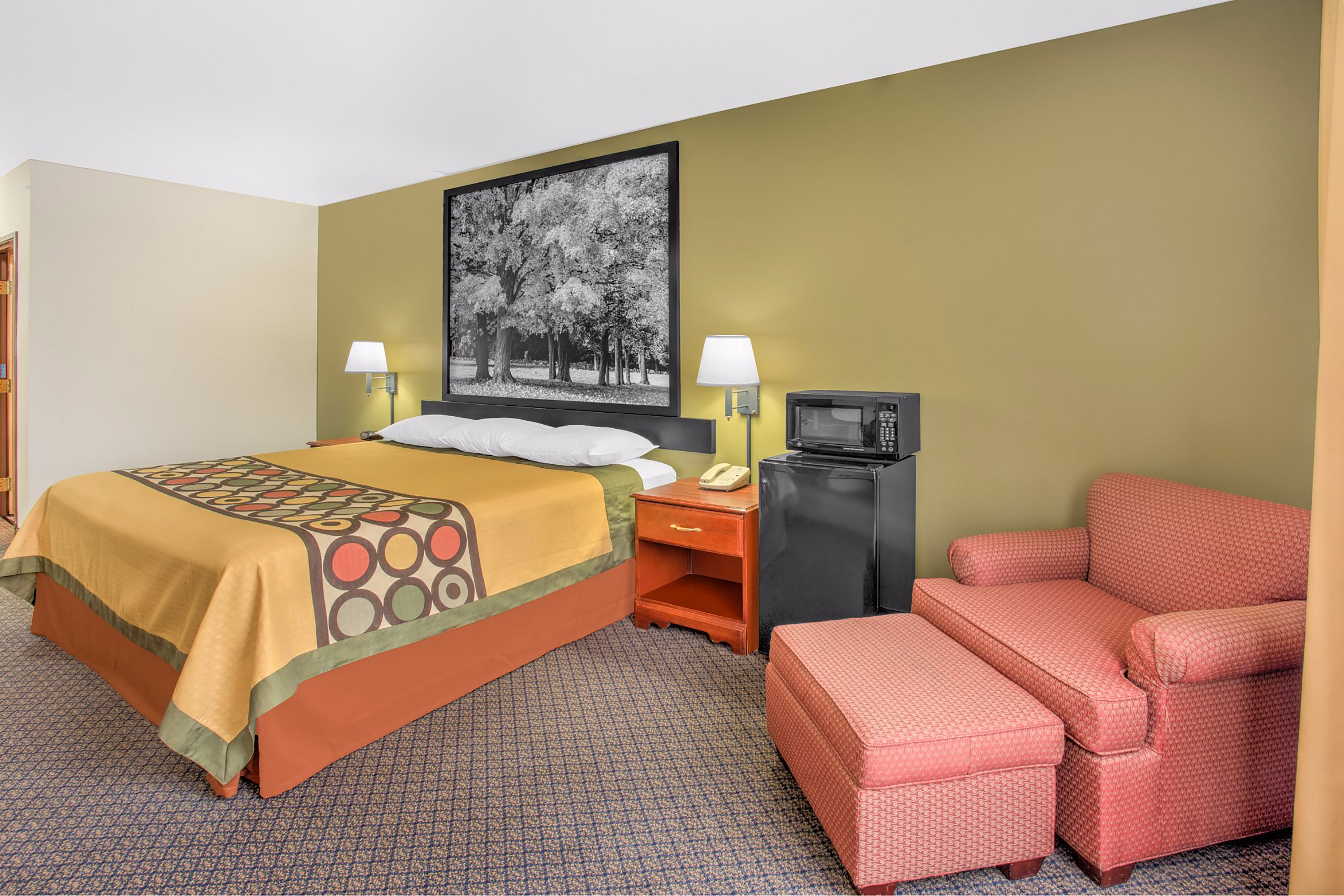 Guest room at the Super 8 by Wyndham Galva in Galva, Illinois