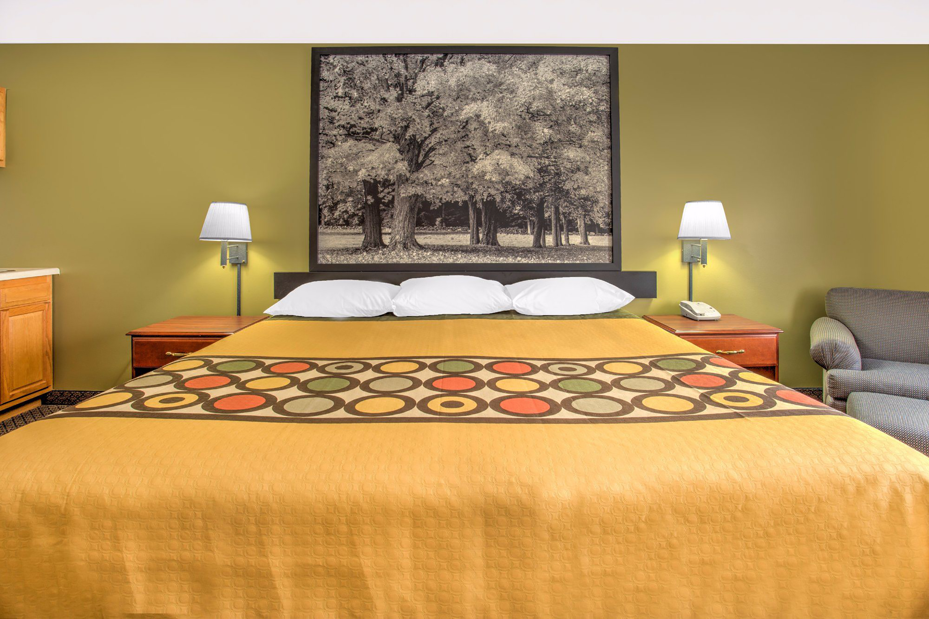 Guest room at the Super 8 by Wyndham Galva in Galva, Illinois