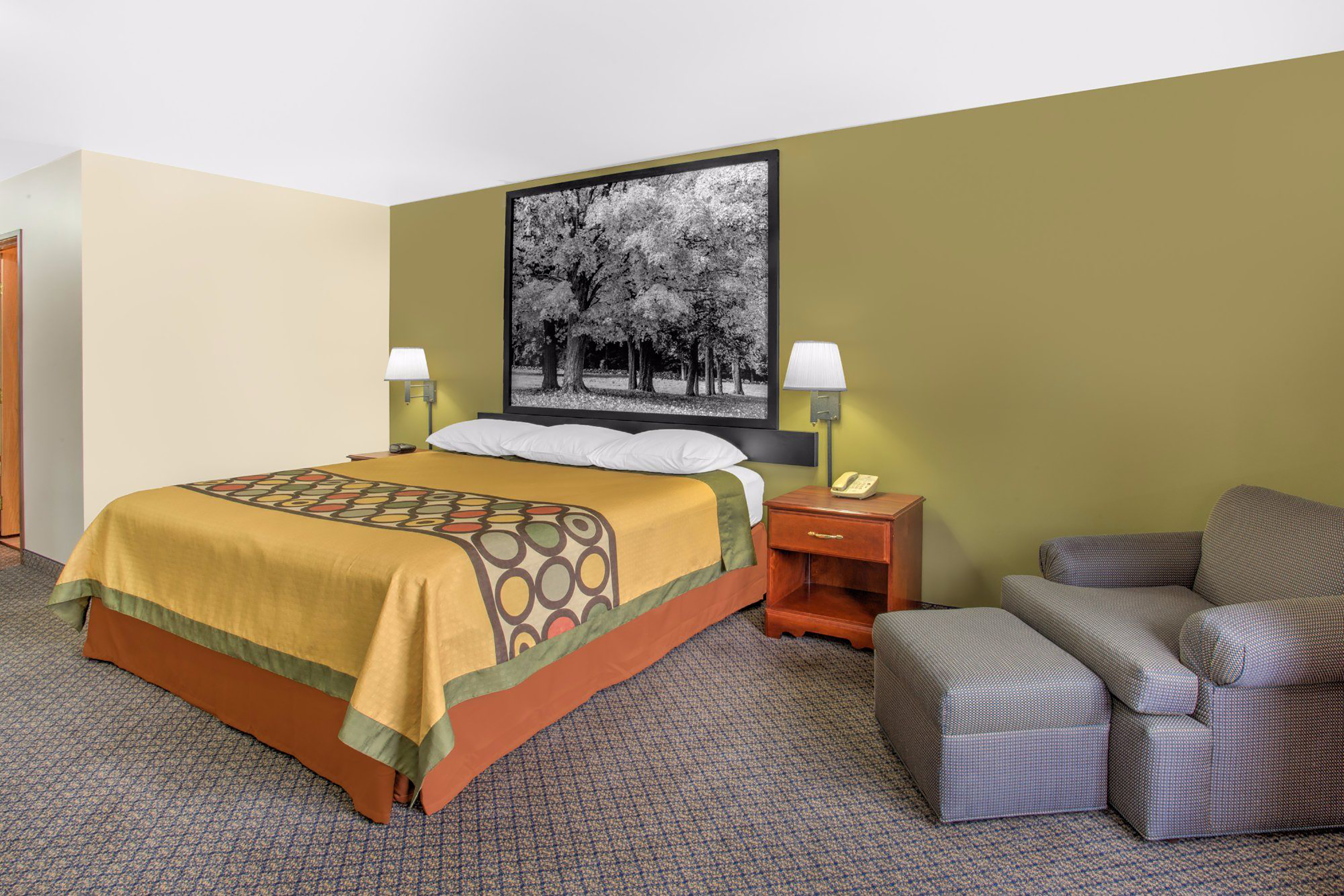 Guest room at the Super 8 by Wyndham Galva in Galva, Illinois