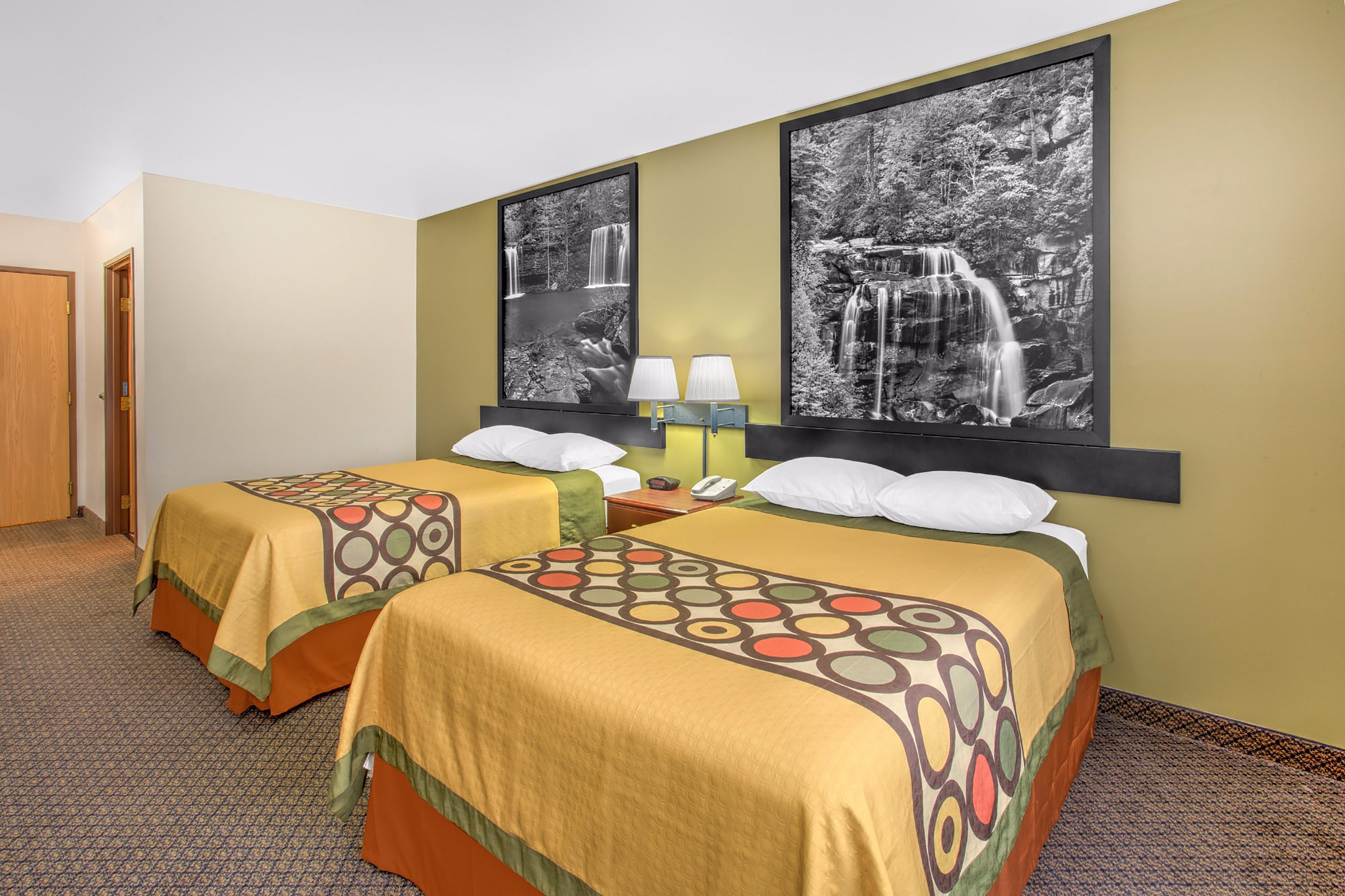 Guest room at the Super 8 by Wyndham Galva in Galva, Illinois