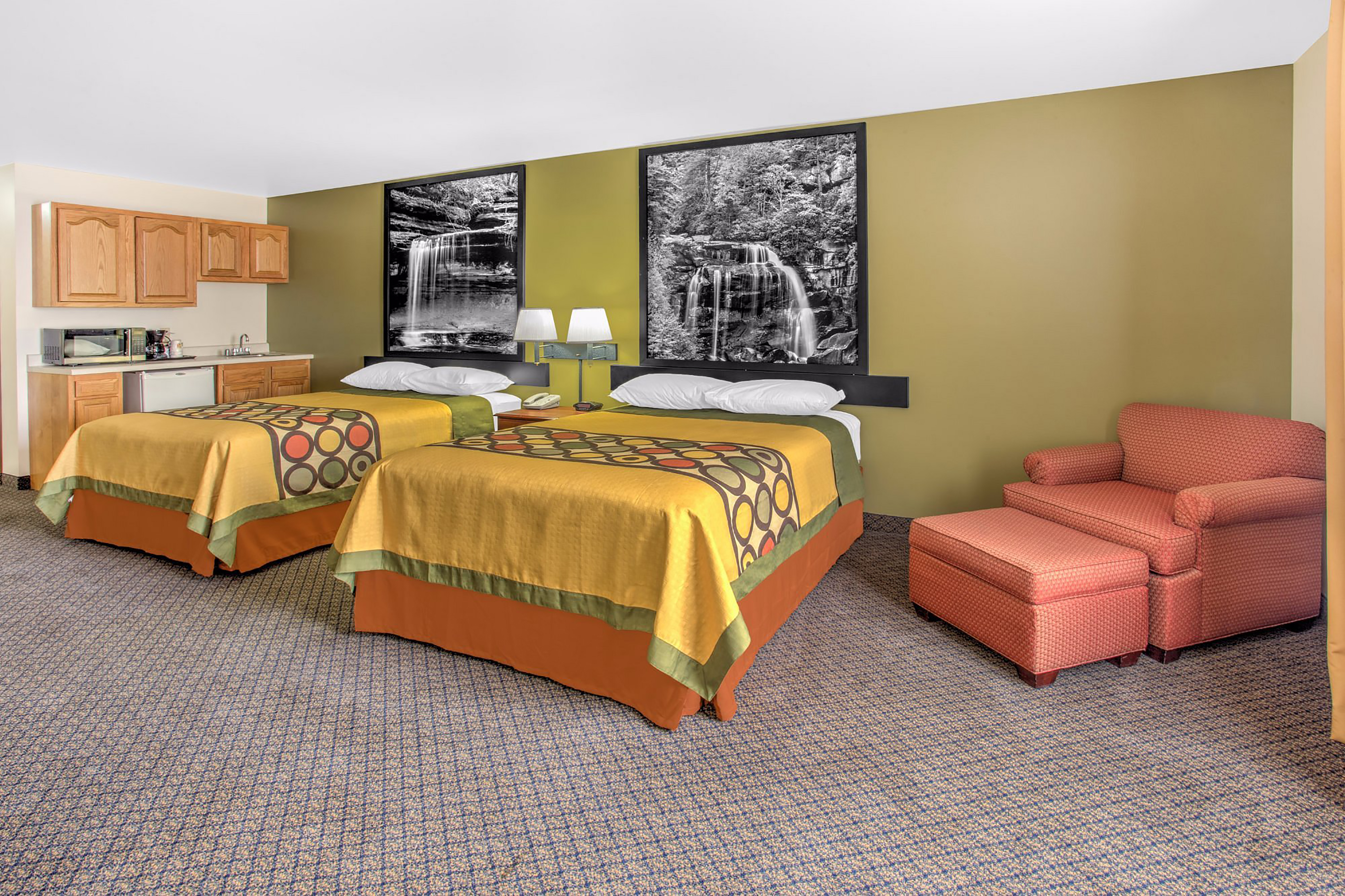 Guest room at the Super 8 by Wyndham Galva in Galva, Illinois