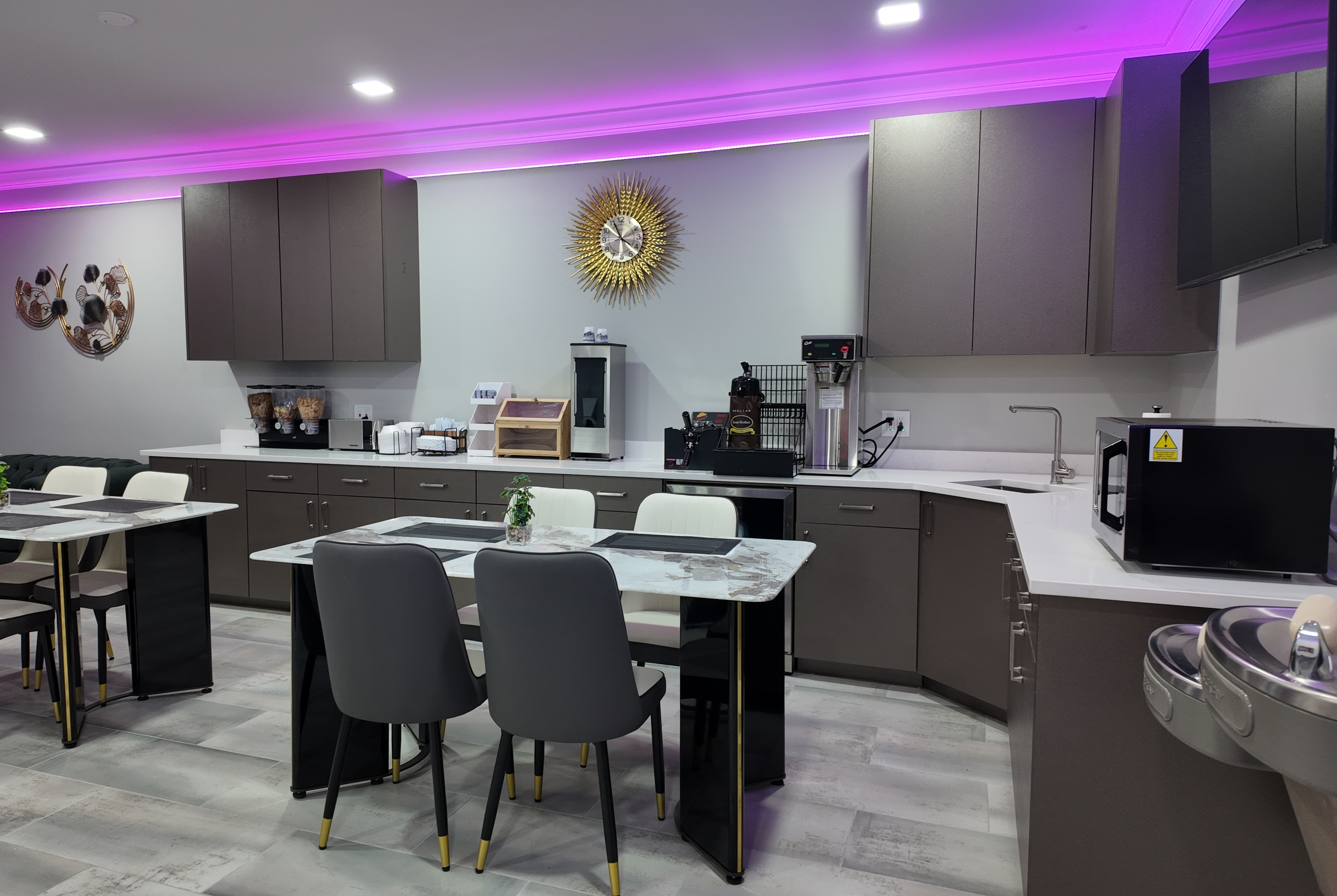 Super 8 by Wyndham Hampshire IL restaurant breakfast area with seating in Hampshire, Illinois