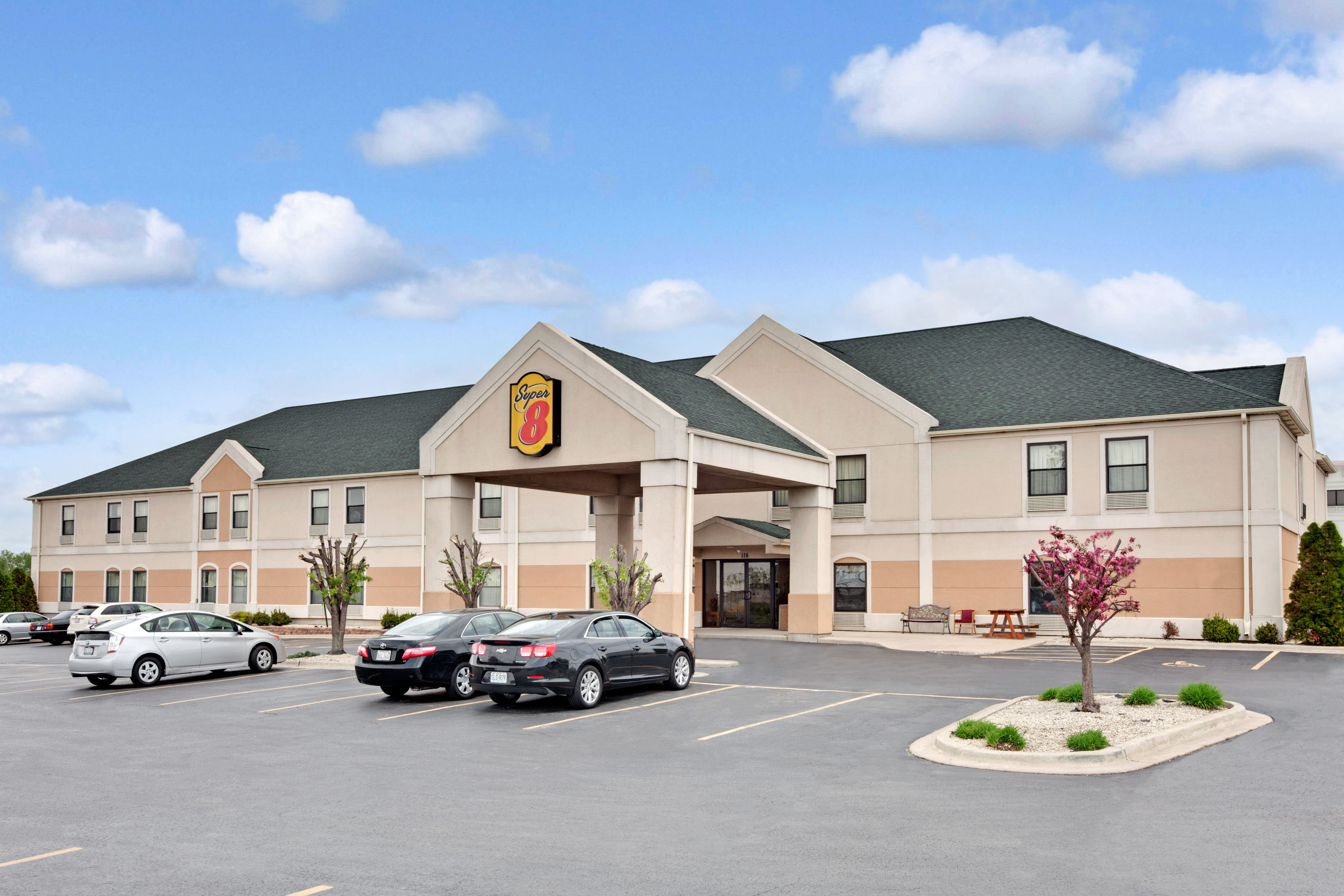 Exterior of Super 8 by Wyndham Hampshire IL hotel in Hampshire, Illinois