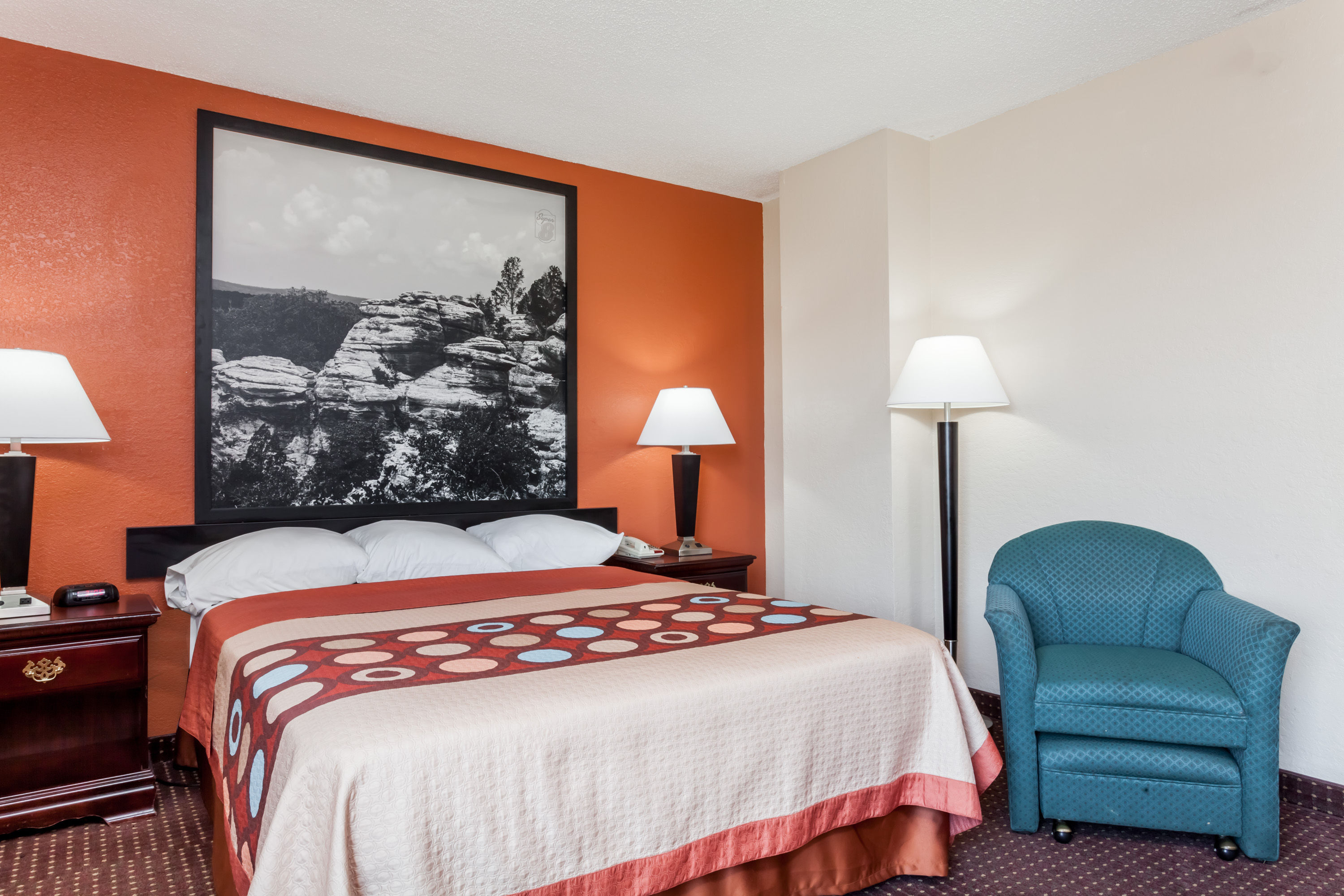 Guest room at the Super 8 by Wyndham Harrisburg in Harrisburg, Illinois